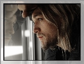 Zamyślony, Mężczyzna, Charlie Hunnam