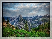 Park Narodowy Yosemite, Stany Zjednoczone, Drzewa, Góry Sierra Nevada, Chmury, Kalifornia, Ciemne, Roślinność, Krzewy