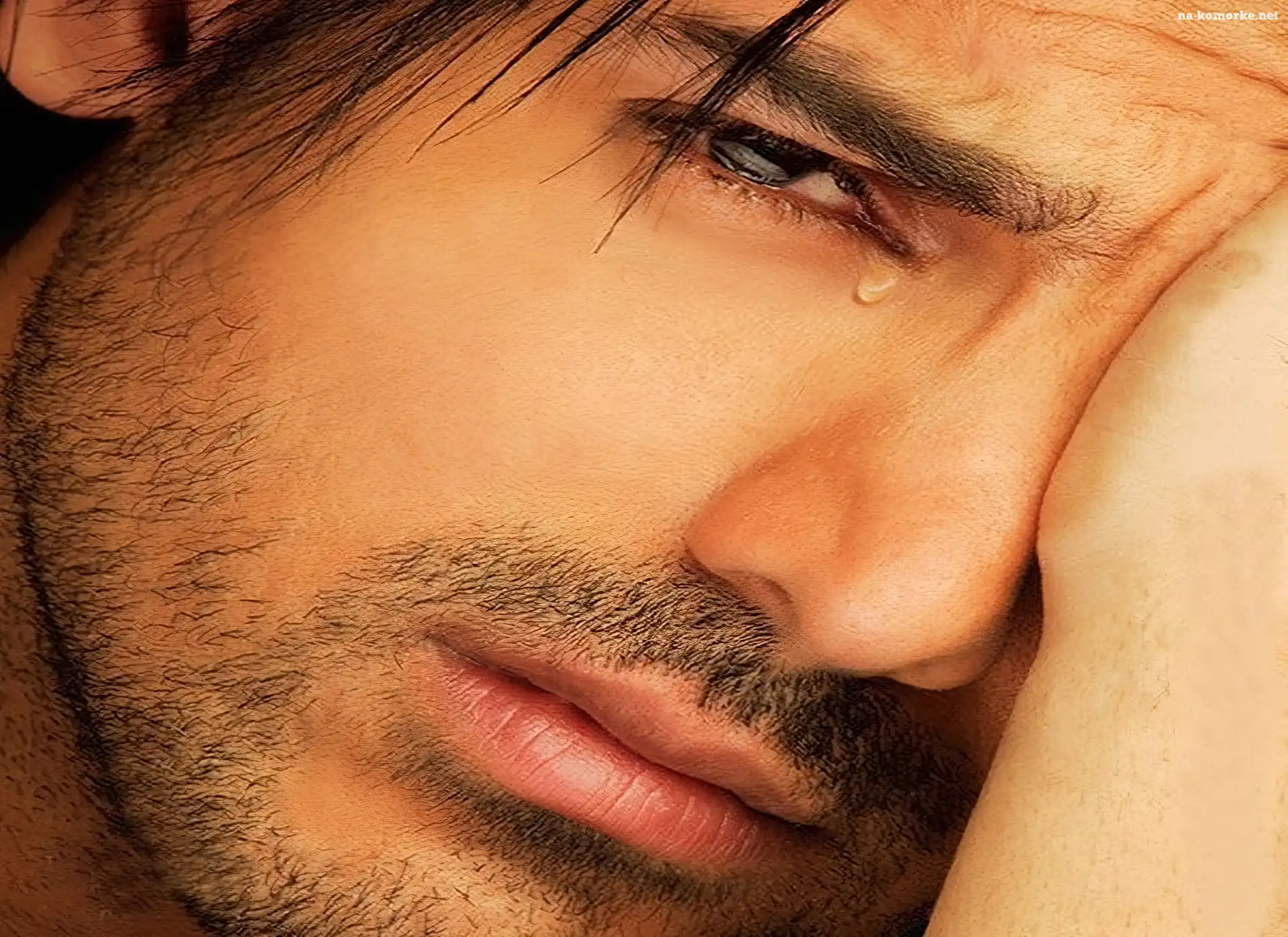 John Abraham, Łza
