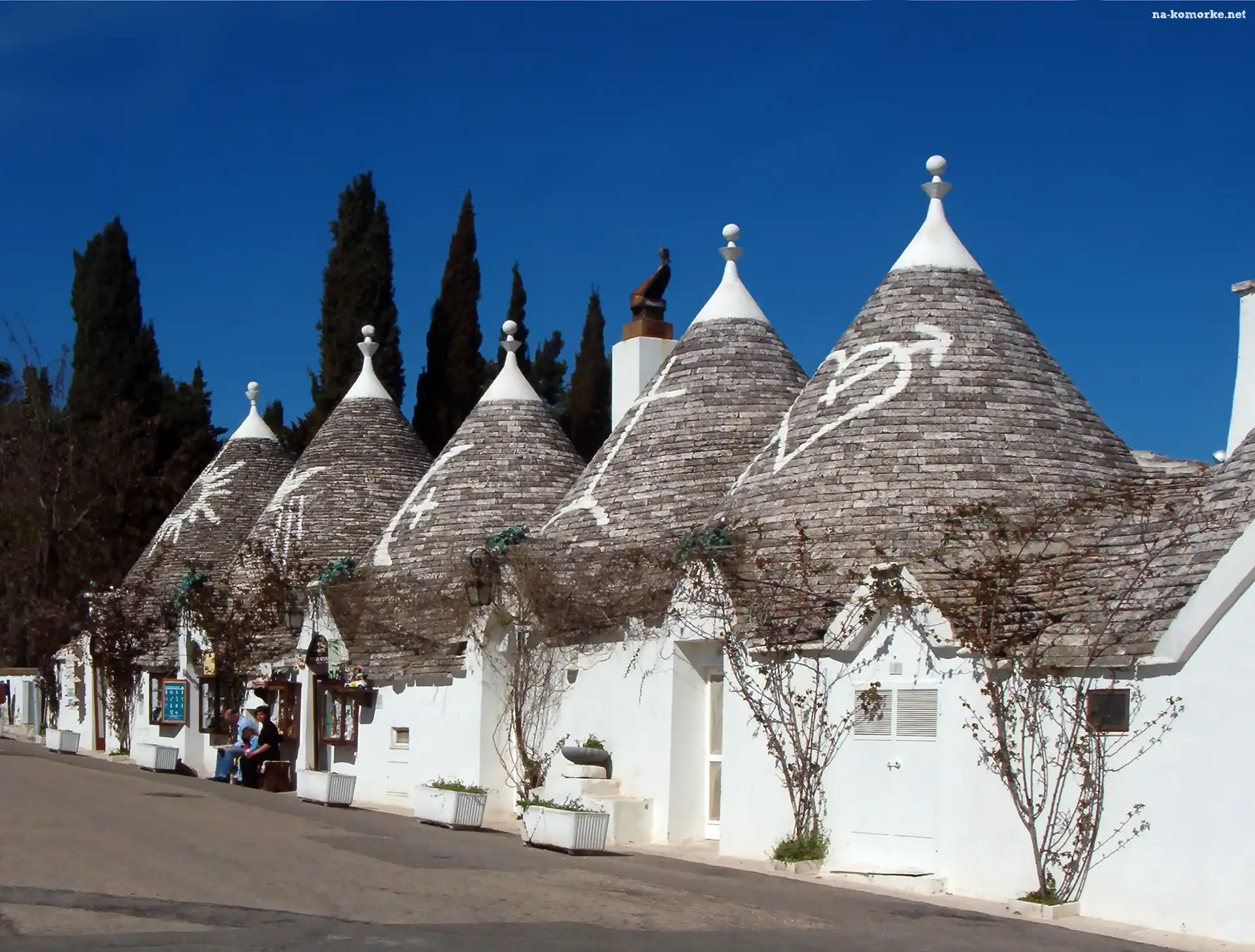 Alberobello, Drzewa, Domy, Ulica
