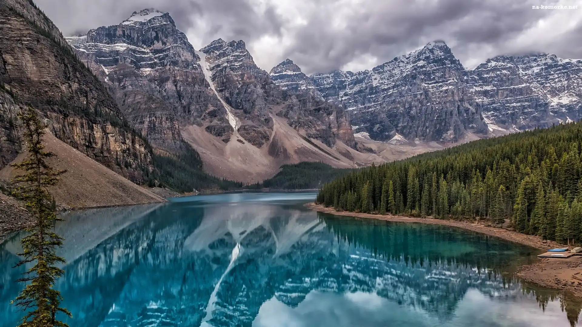 Kanada, Drzewa, Chmury, Prowincja Alberta, Park Narodowy Banff, Jezioro Moraine, Góry