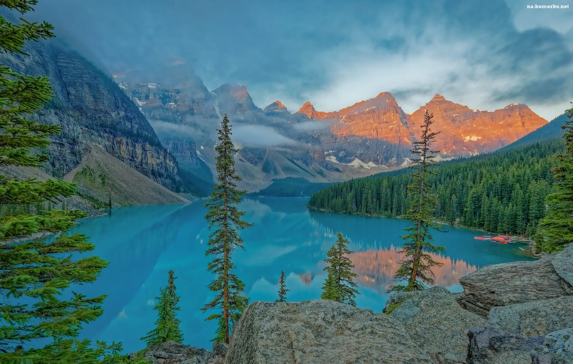 Park Narodowy Banff, Prowincja Alberta, Góry, Kanada, Dolina Dziesięciu Szczytów, Jezioro Moraine, Świerki, Skały