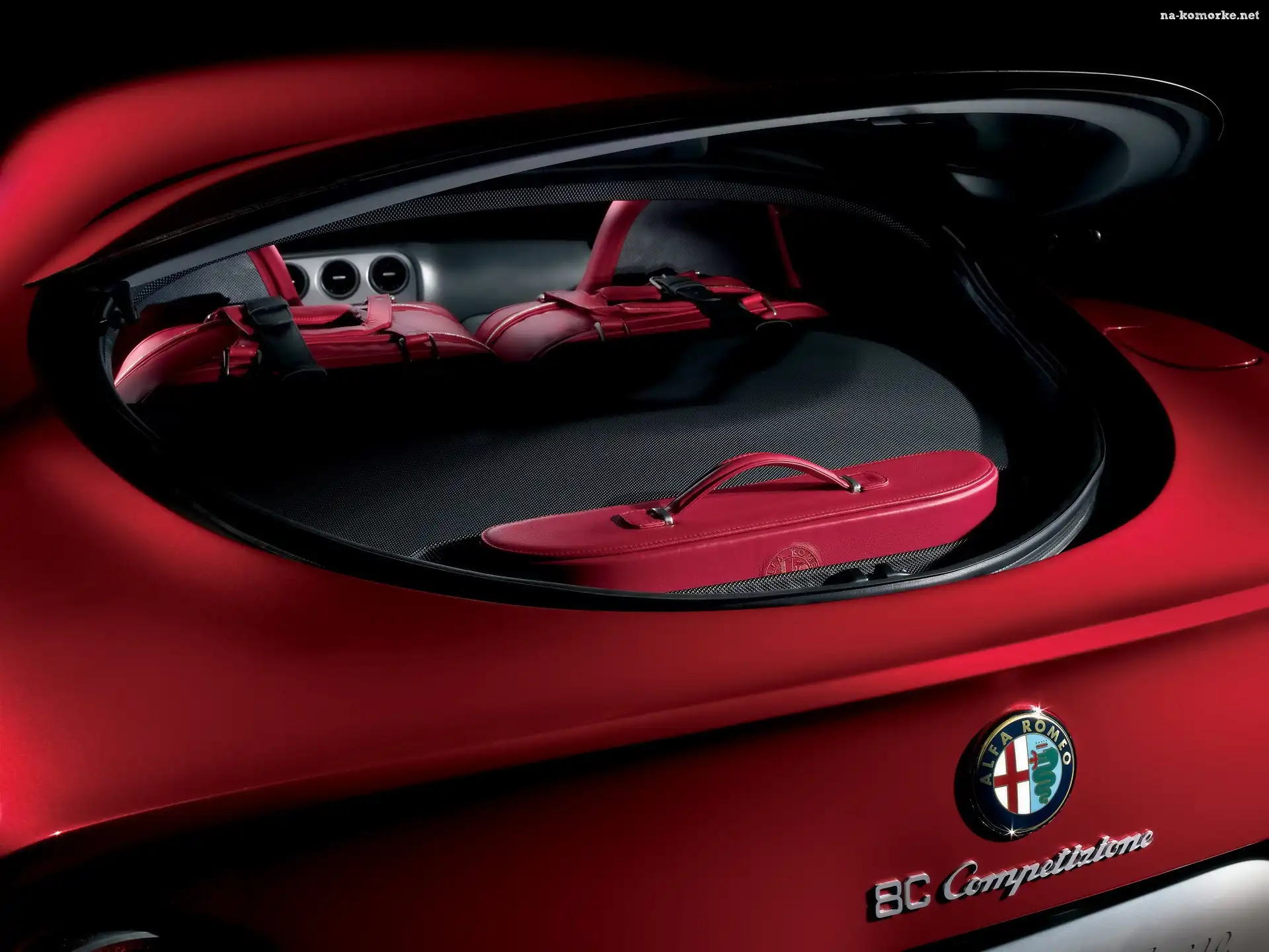Alfa Romeo 8C, Competizione, Bagażnik