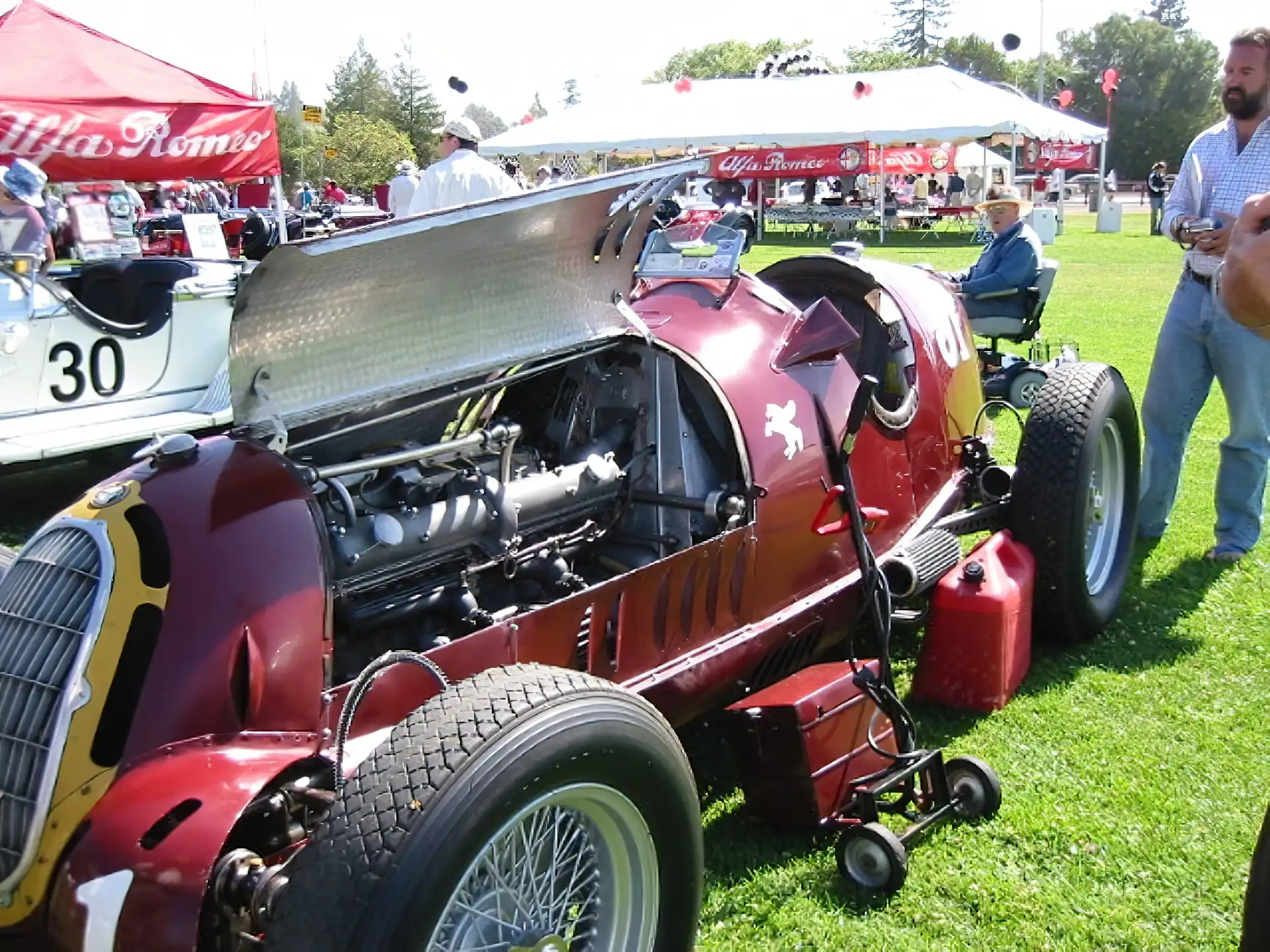 Alfa Romeo, maska, silnik, koło