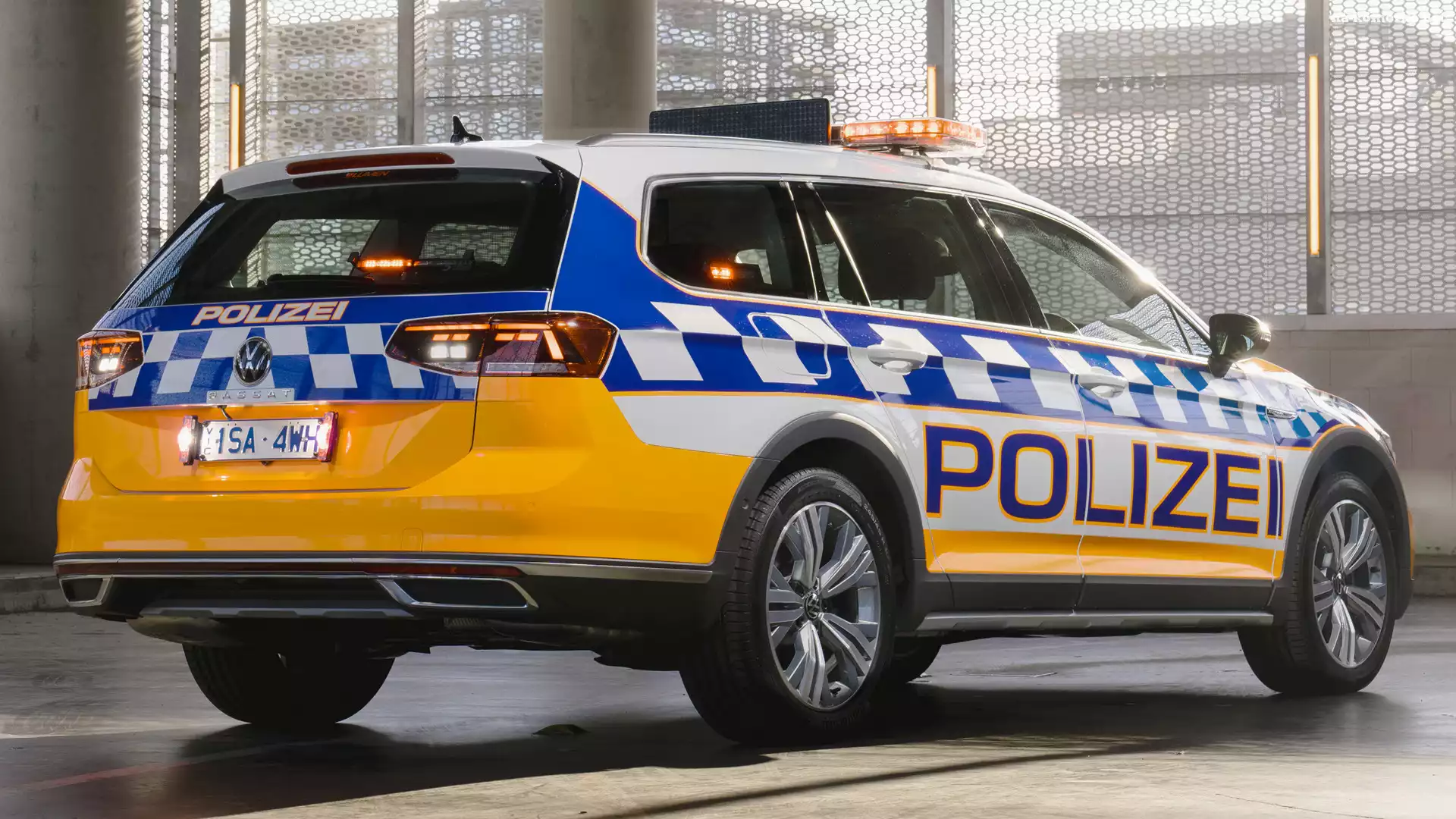 Volkswagen Passat, Police, Alltrack