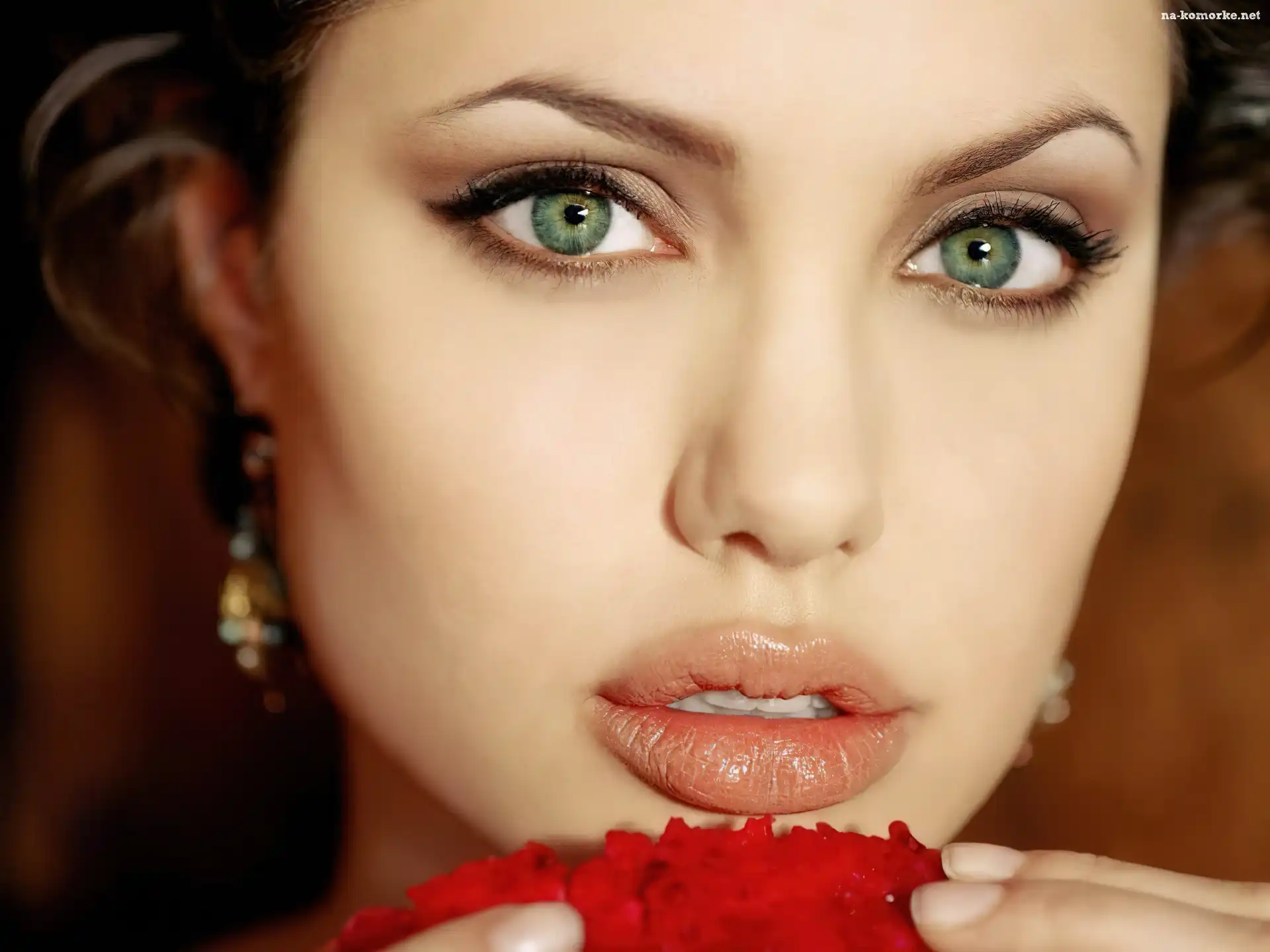 Angelina Jolie, niebieskie oczy