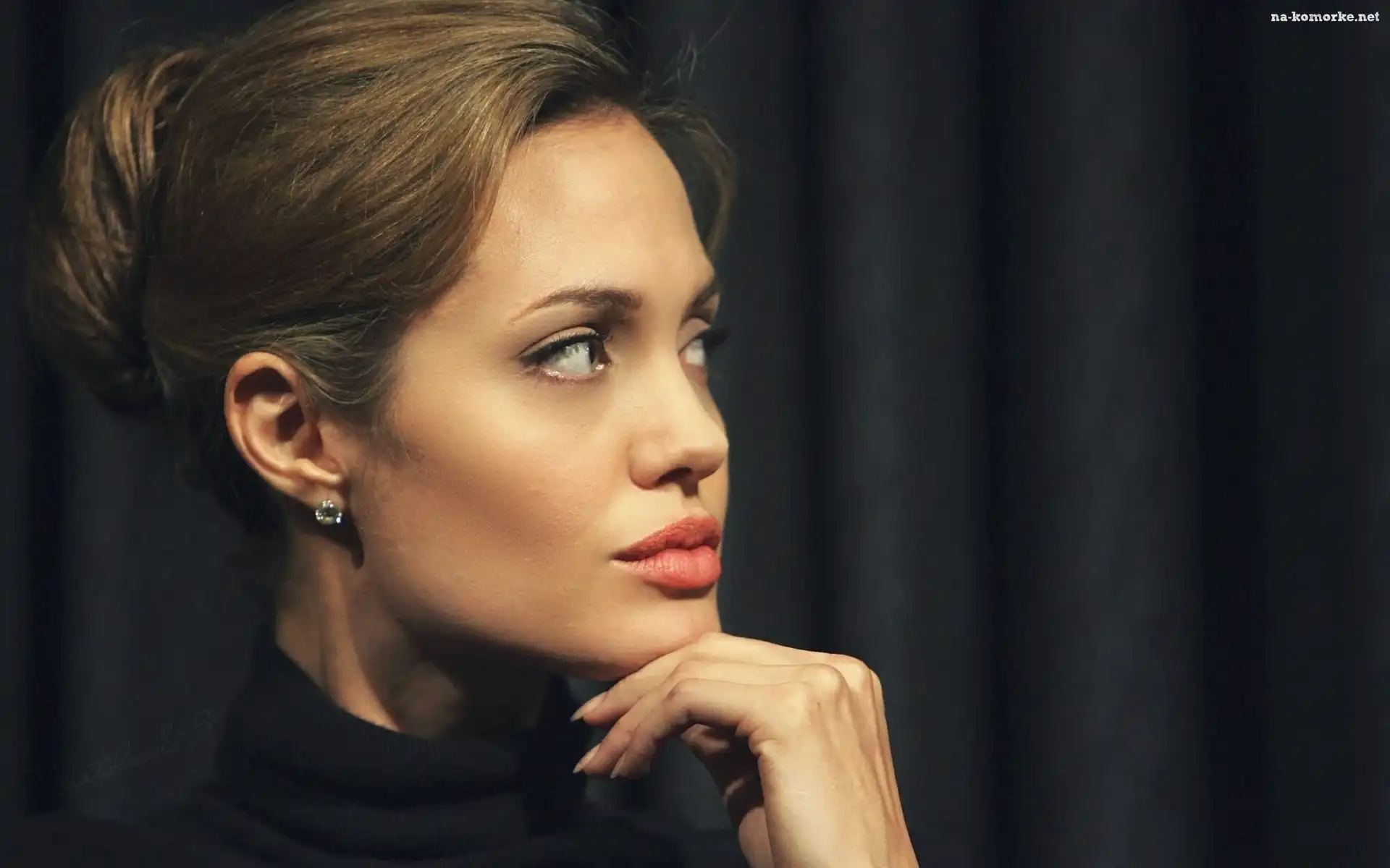 Angelina Jolie, Upięte, Włosy