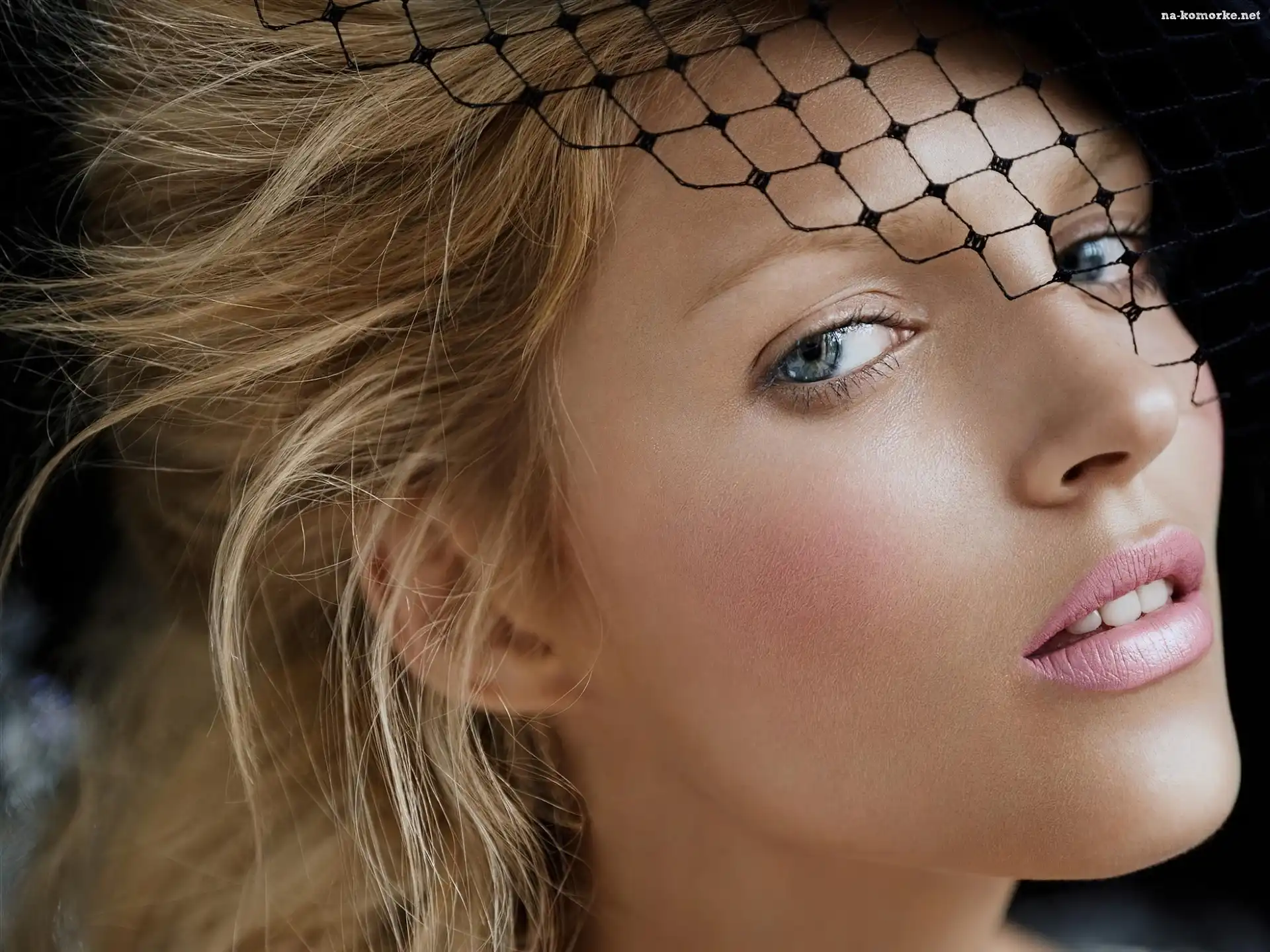 Anja Rubik, Twarz, Kapelusz