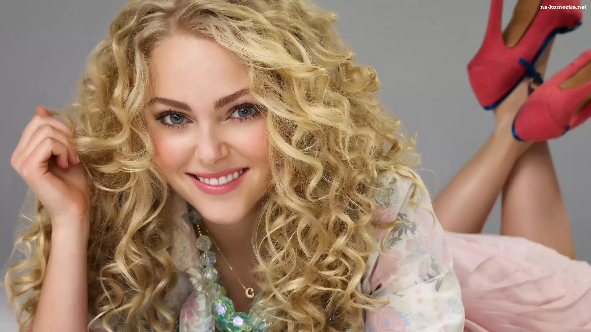 Anna Sophia Robb, Blondynka, Uśmiech