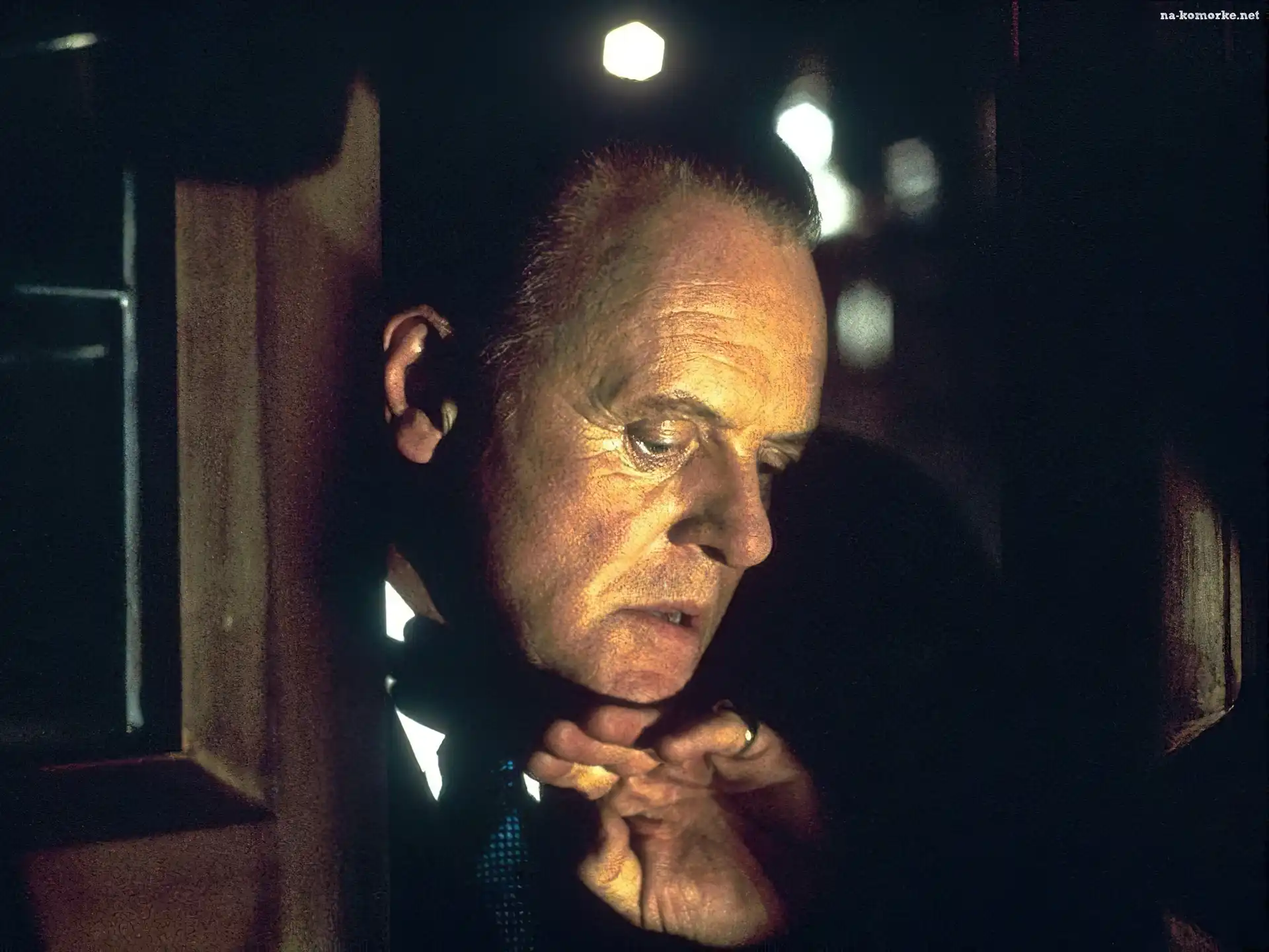Anthony Hopkins, ręka, sygnet