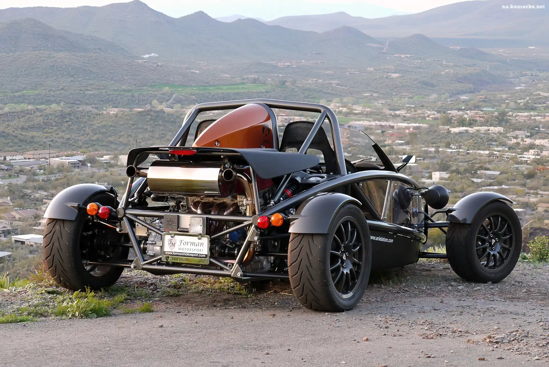 Ariel Atom, Góry, Tłumik, Widok