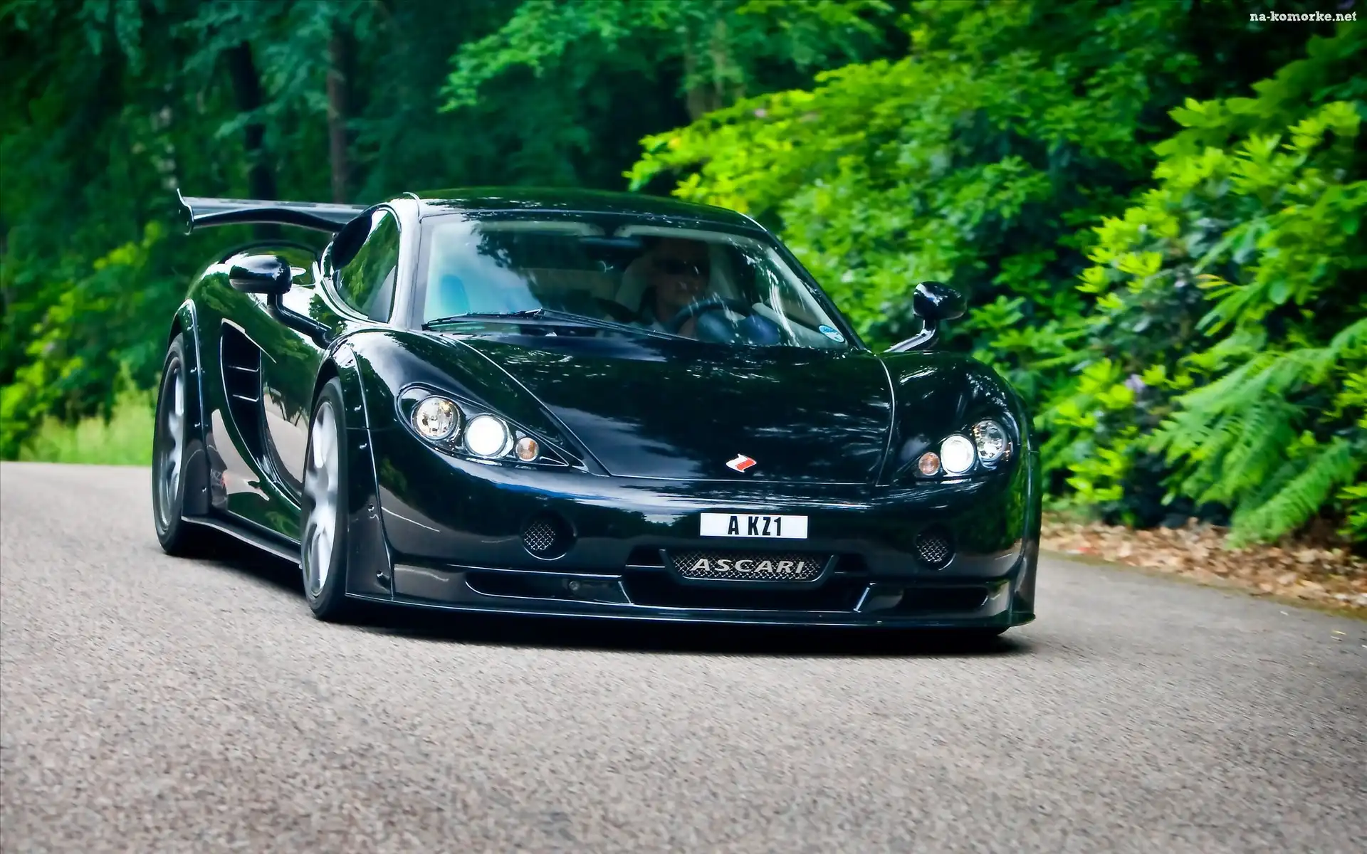 Ascari KZ1R, Czarny, Droga