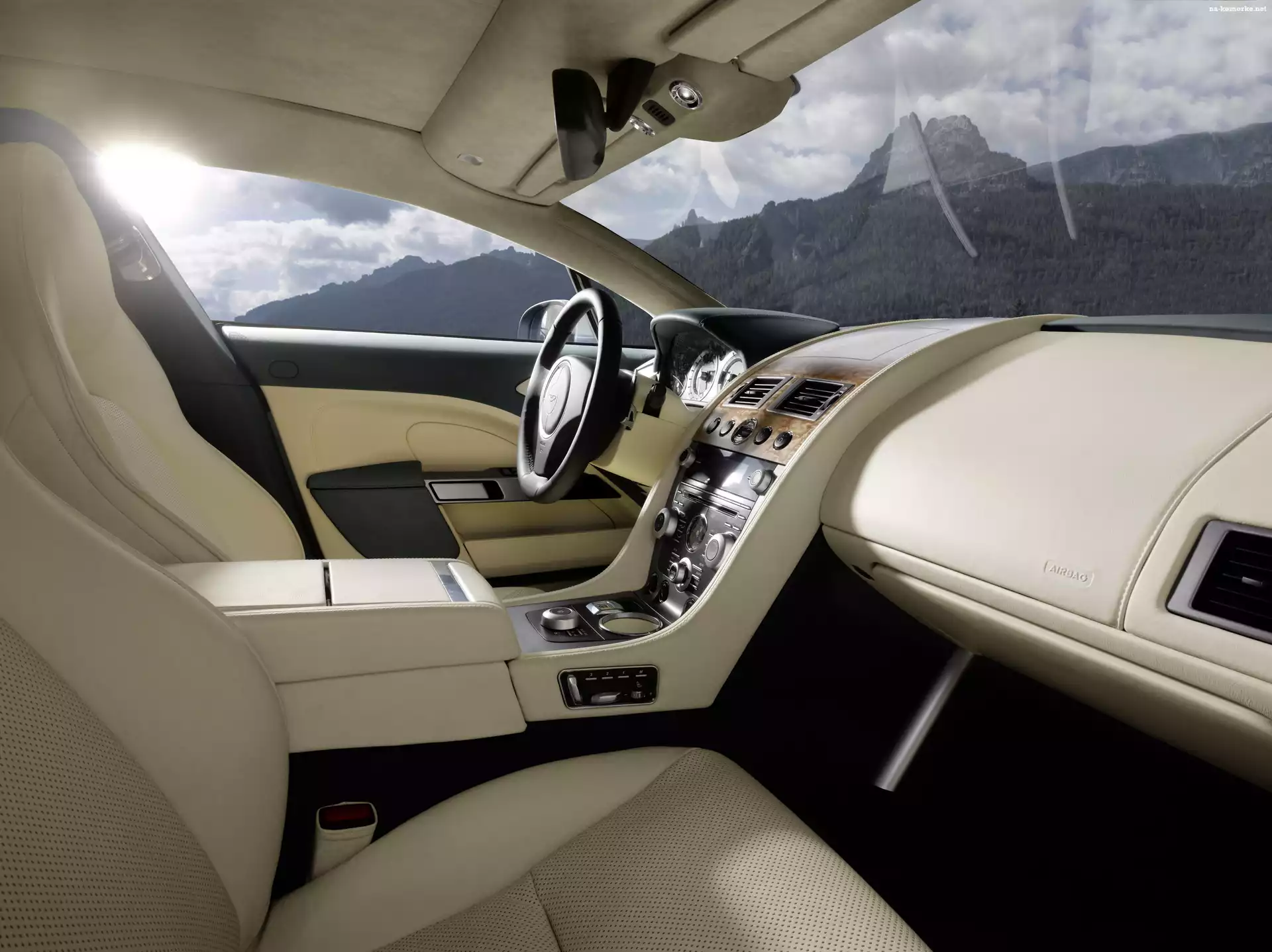 Aston Martin Rapide, Åšrodek, Airbag