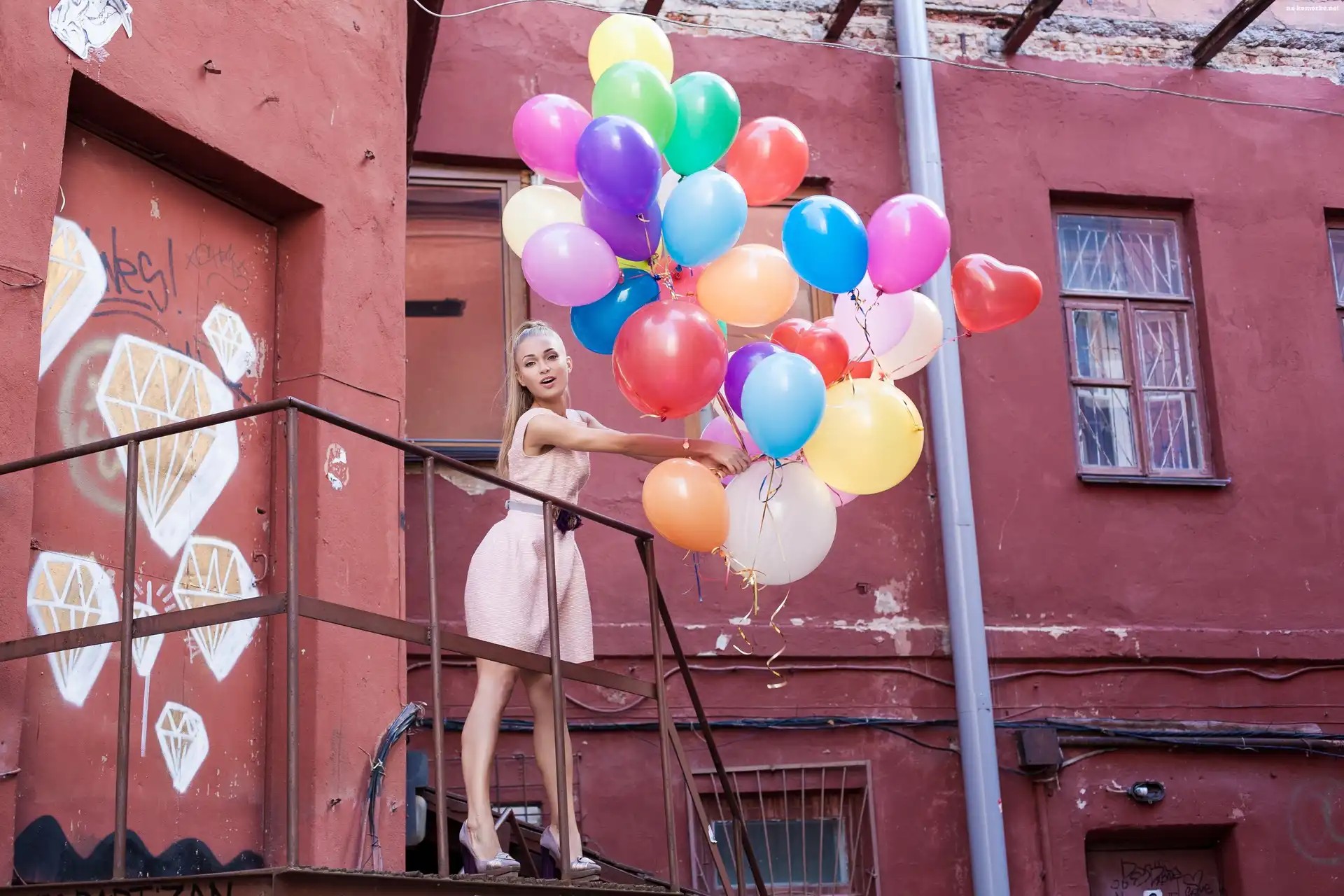 Balony, Blond, Dziewczyna, Domy, Kolorowe