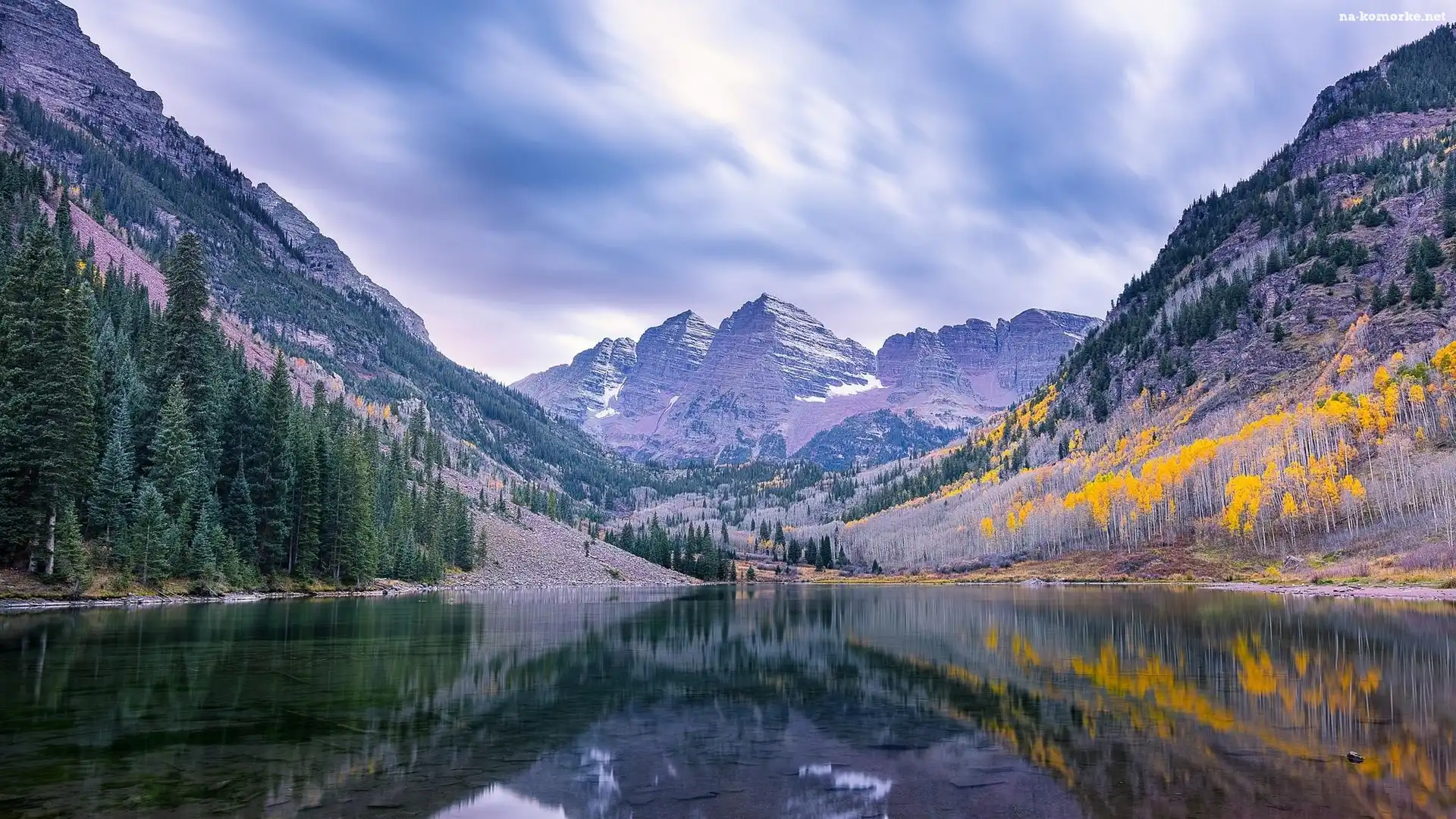 Szczyty Maroon Bells, Stan Kolorado, Stany Zjednoczone, Drzewa, Góry, Jezioro Maroon