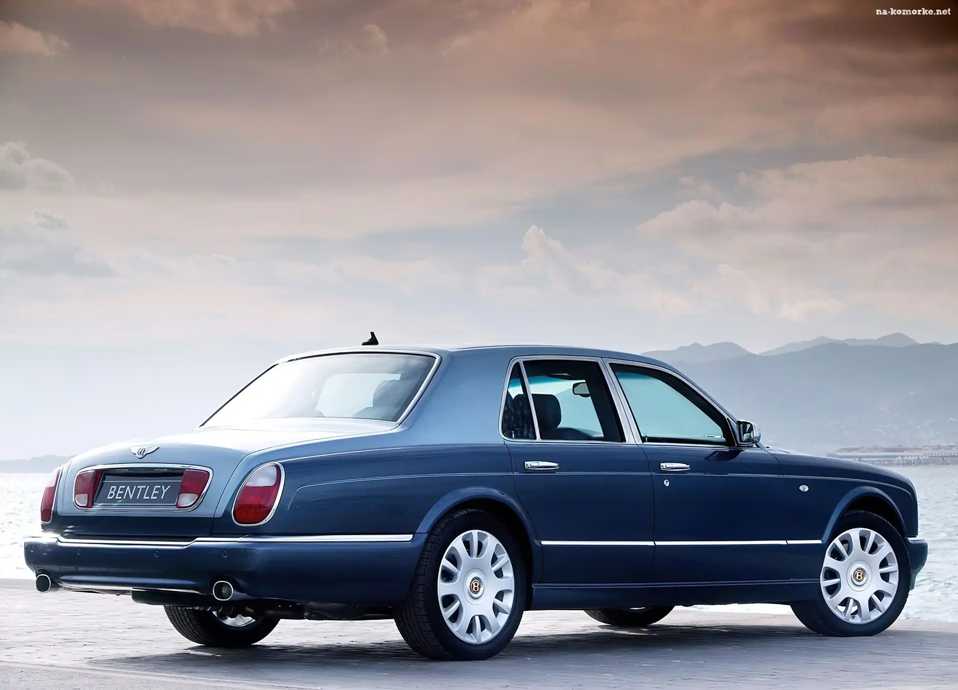 Granatowy, Bentley Arnage