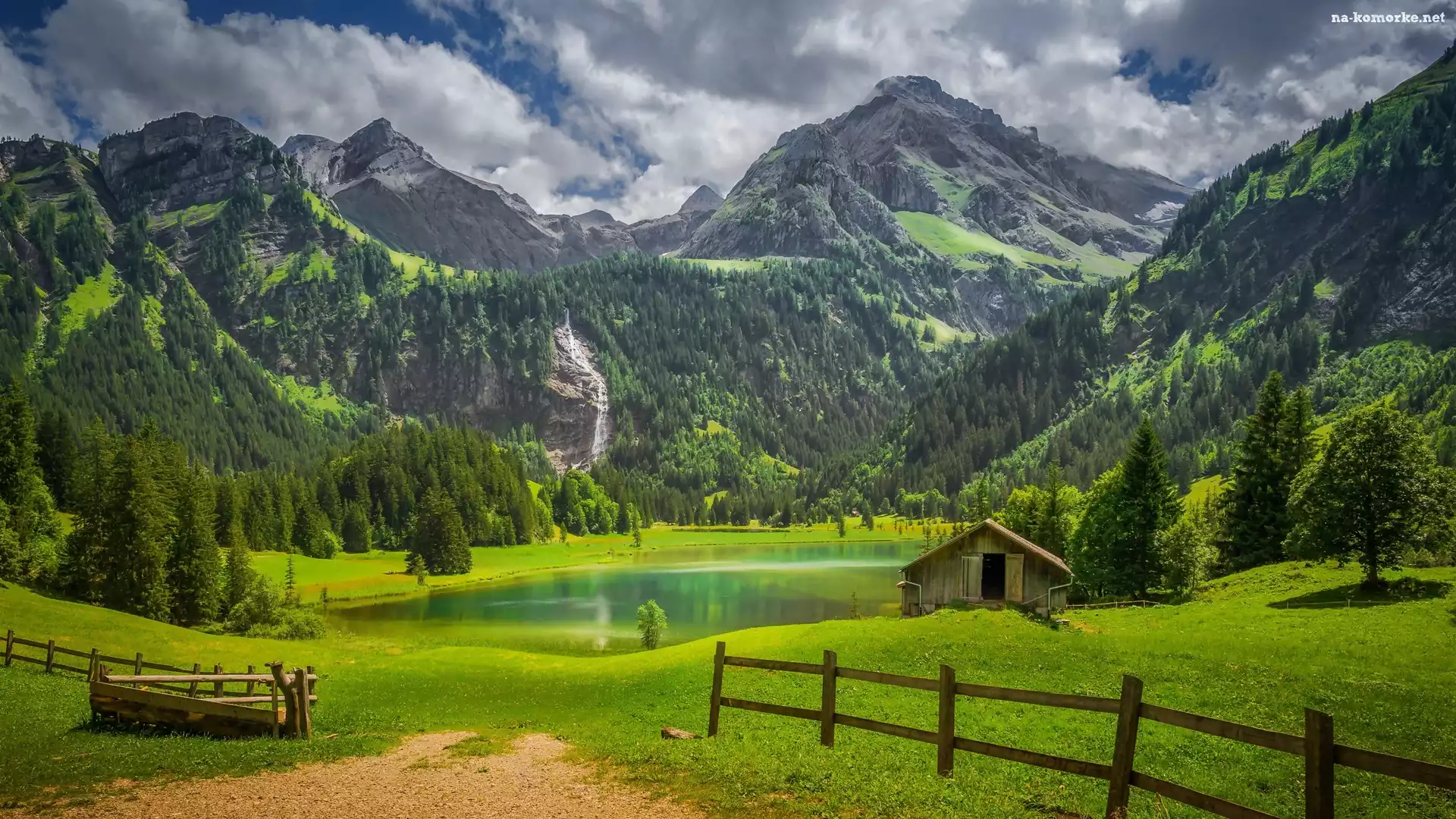 Góry, Jezioro, Szwajcaria, Las, Kanton Berno, Region Gstaad, Drzewa, Lauenensee, Ogrodzenie, Chmury
