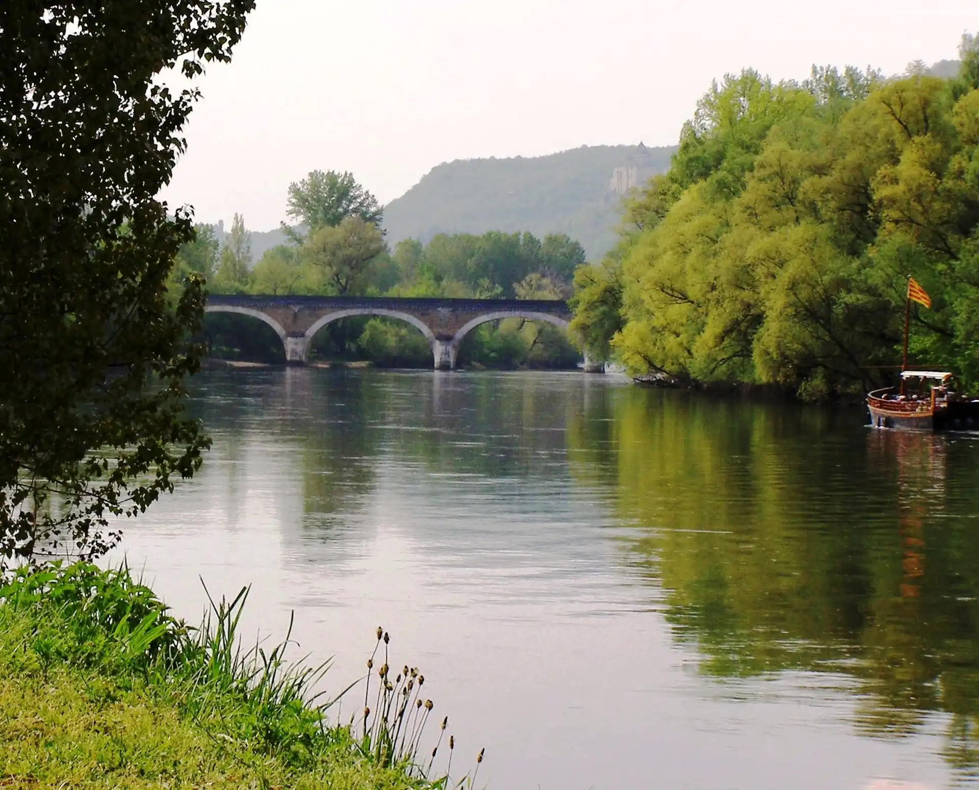 Beynac, Drzewa, Woda, Most