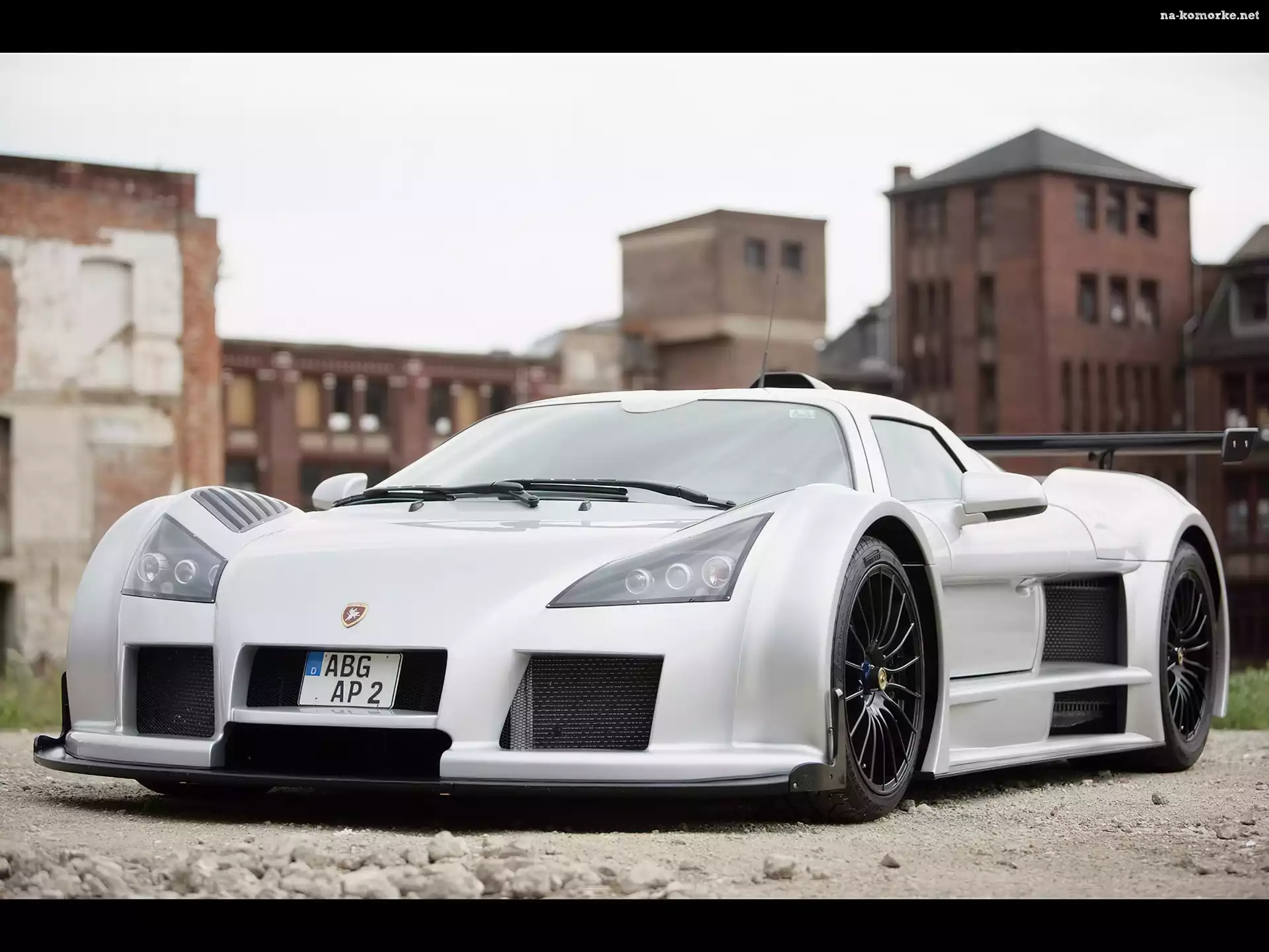Biały, Konstrukcja, Gumpert Apollo, Niemiecka