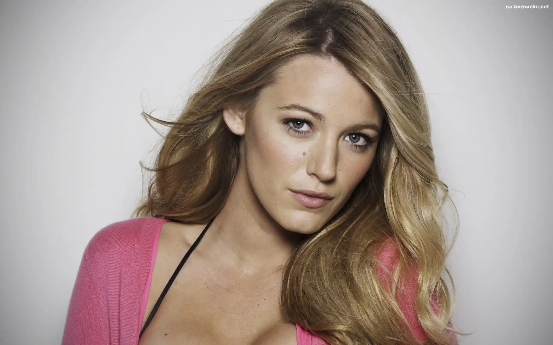 Blake Lively, Różowy, Sweterek