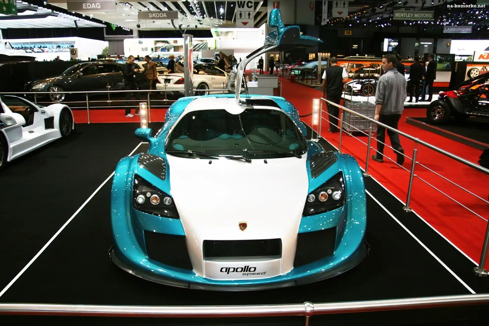 Błękitny, Prezentacja, Gumpert Apollo, Maska