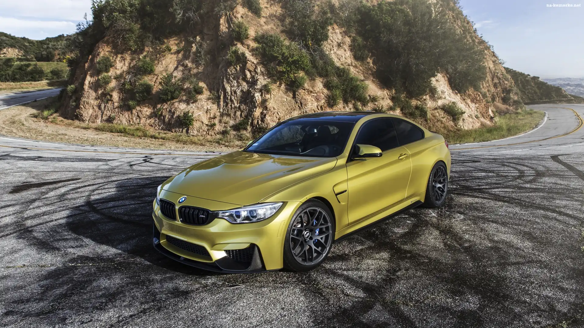 BMW M4 Coupe F82, Góra, Droga