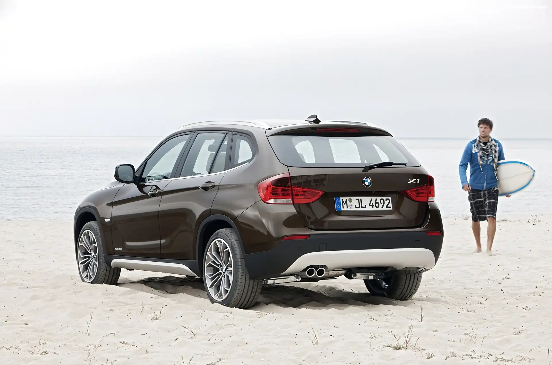 BMW X1, Tył, Neonowe, Lampy
