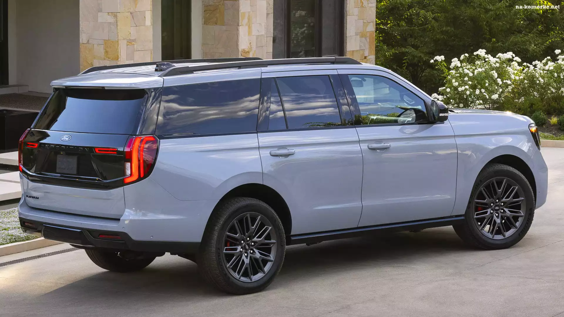 Ford Expedition, Tył, Bok