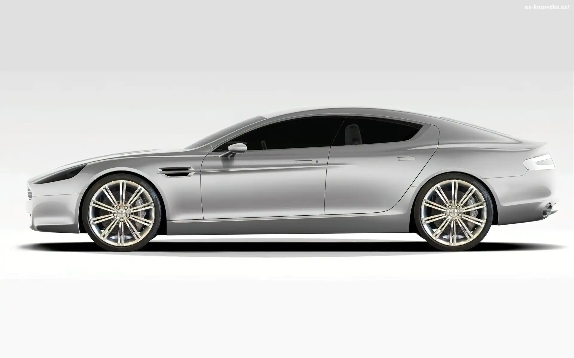 Bok, Aston Martin Rapide, Lewy