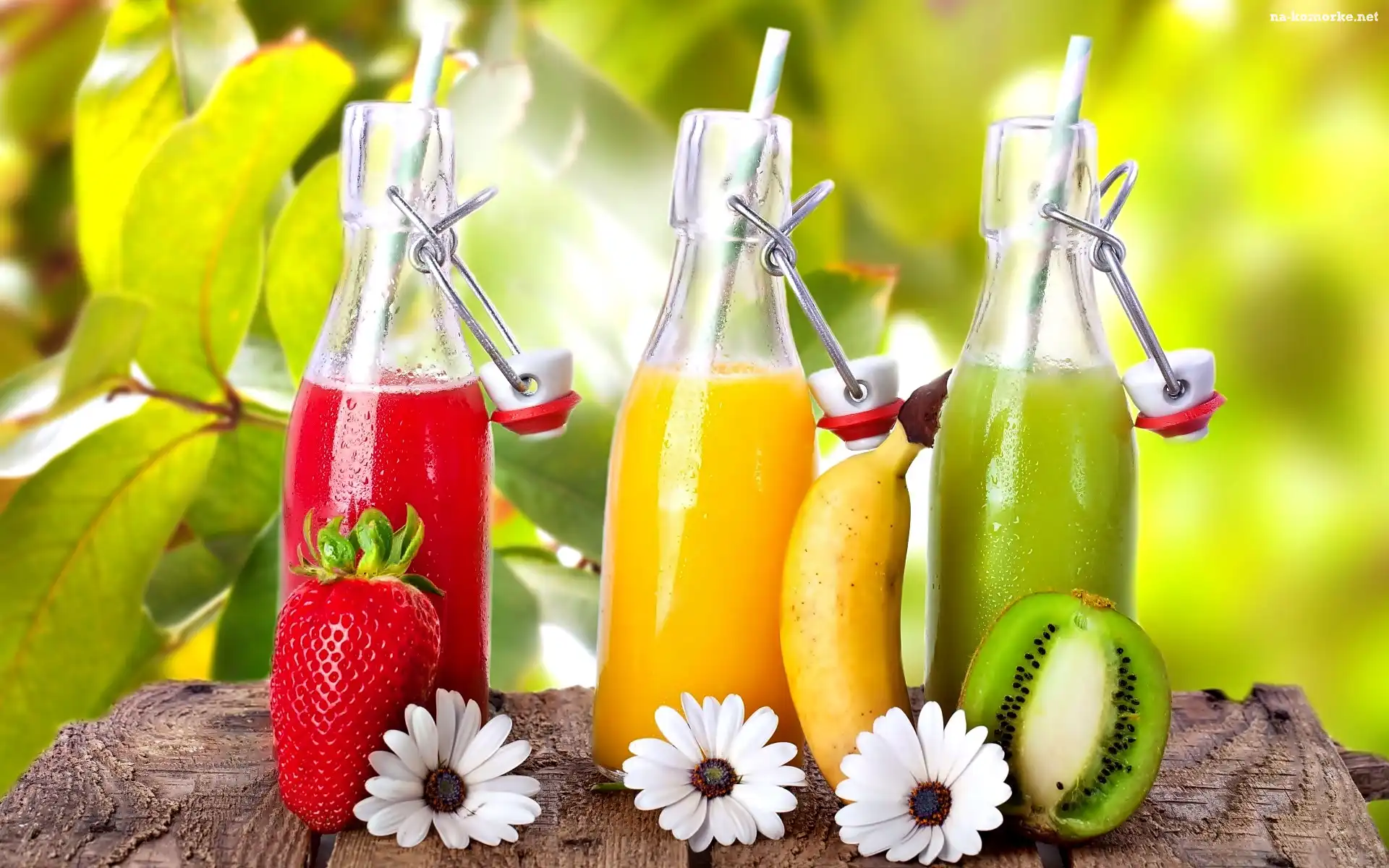 Butelki, Banan, Kiwi, Kwiaty, Truskawka, Sok