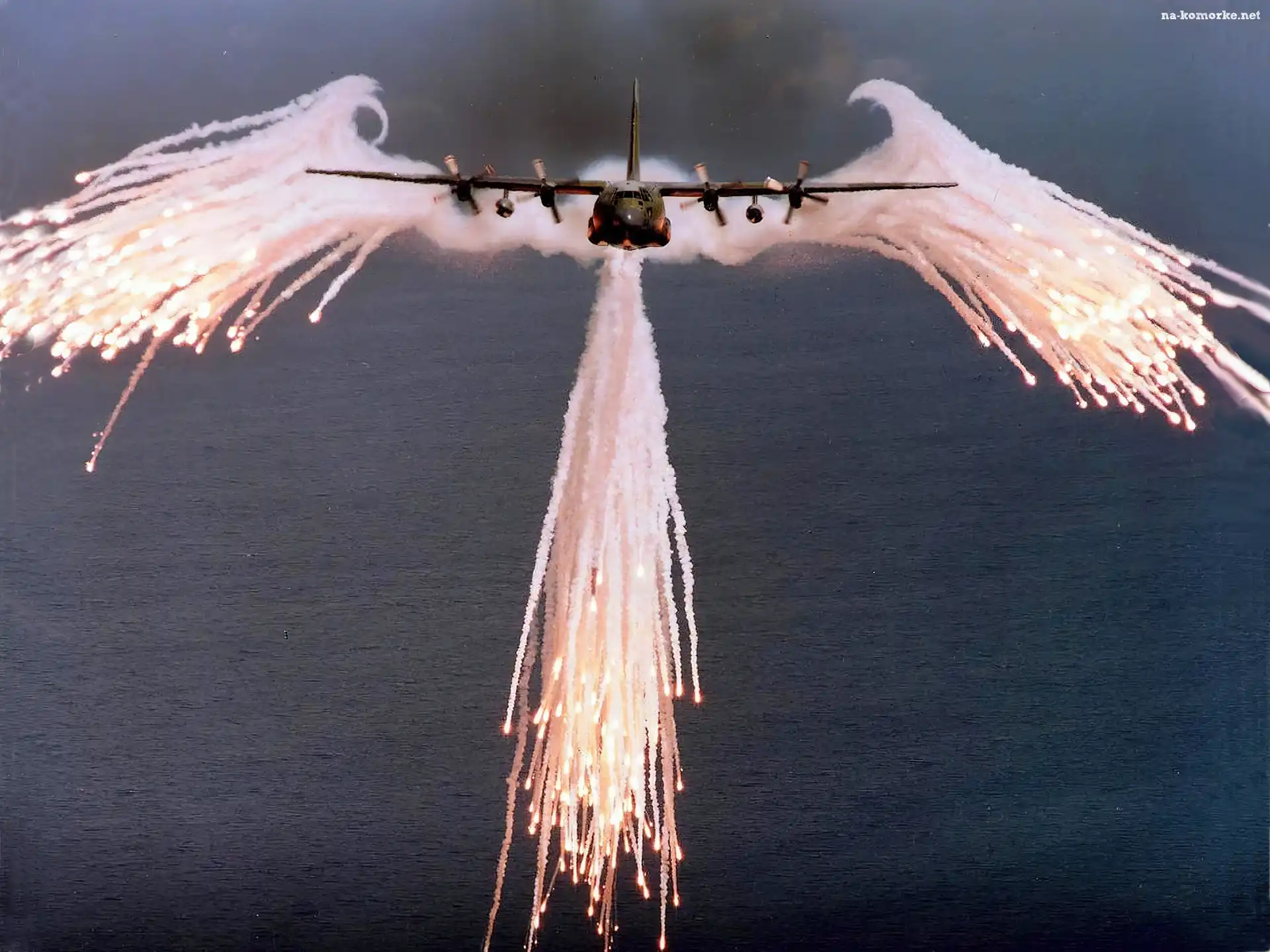 C130-Hercules, Obronne, Flary