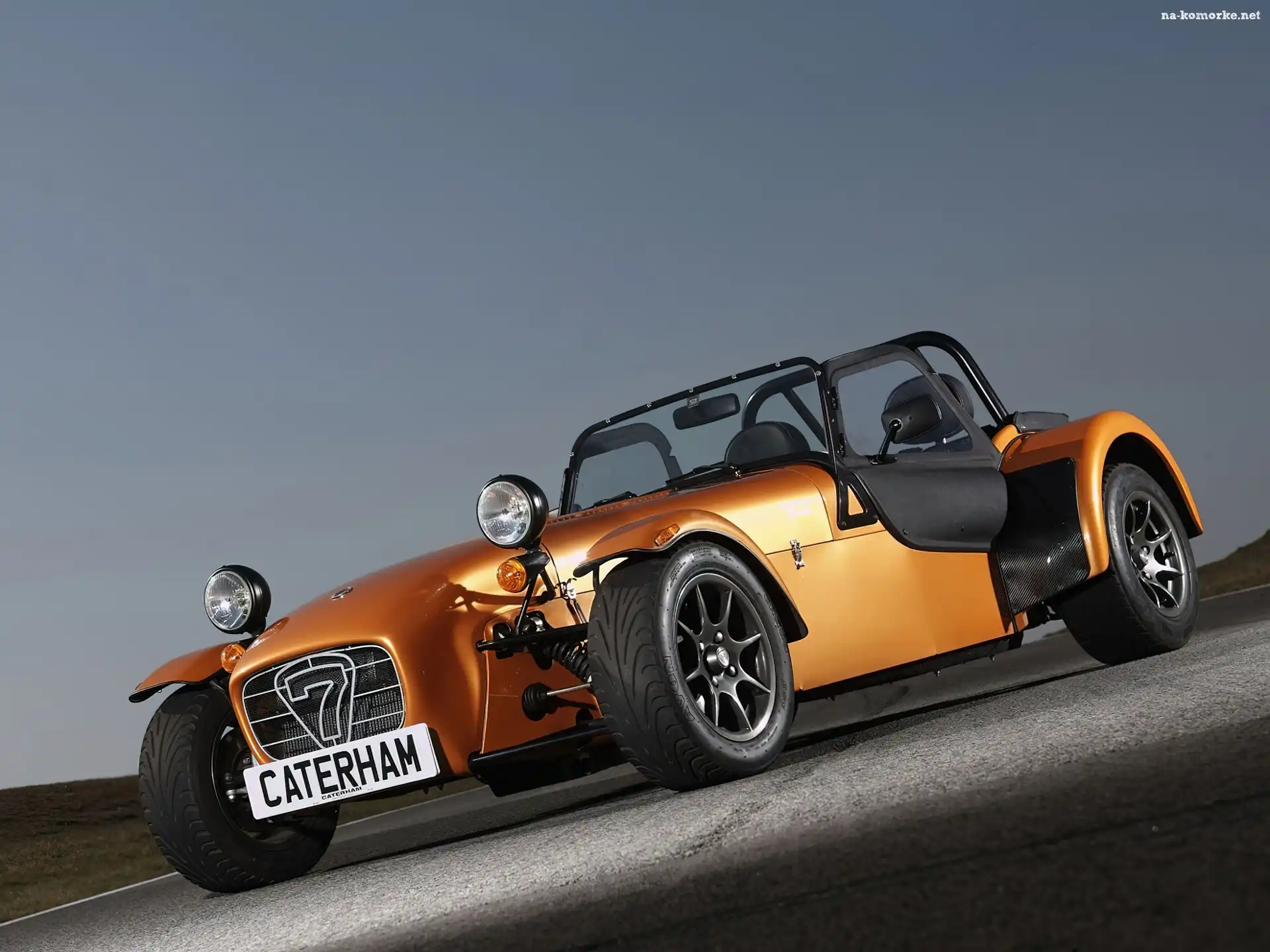 Caterham Seria R, Zawieszenie, Przód
