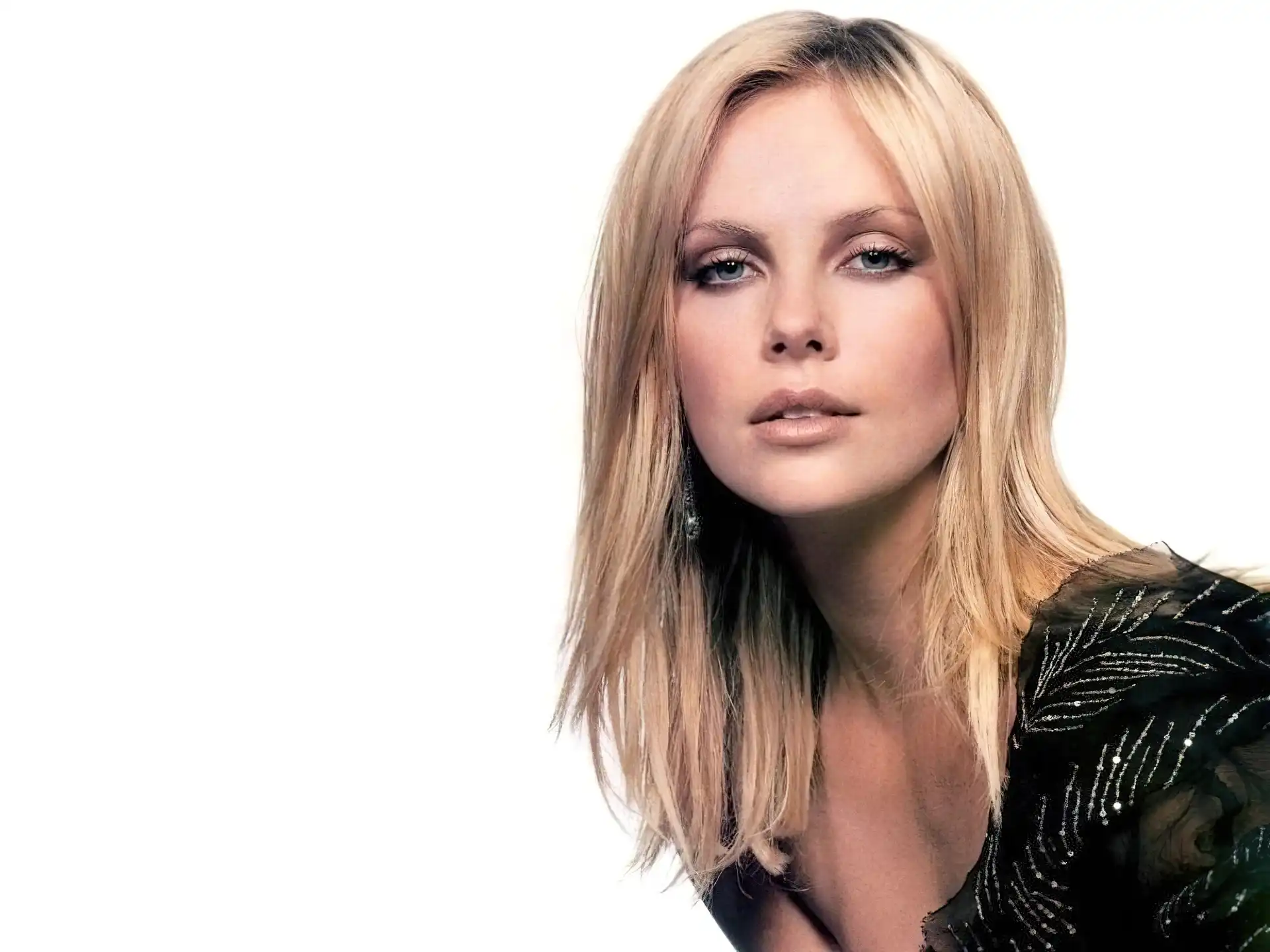 Charlize Theron, proste, włosy