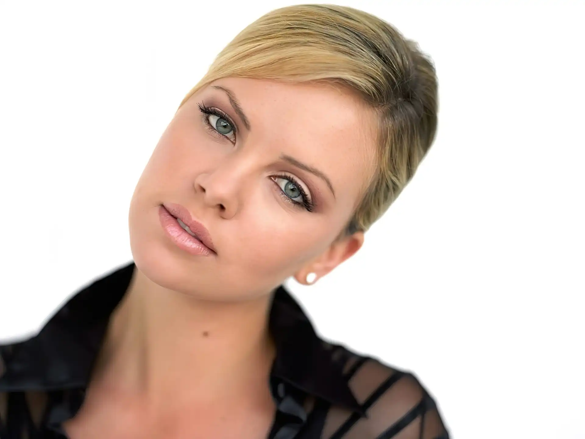 Charlize Theron, spięte, włosy
