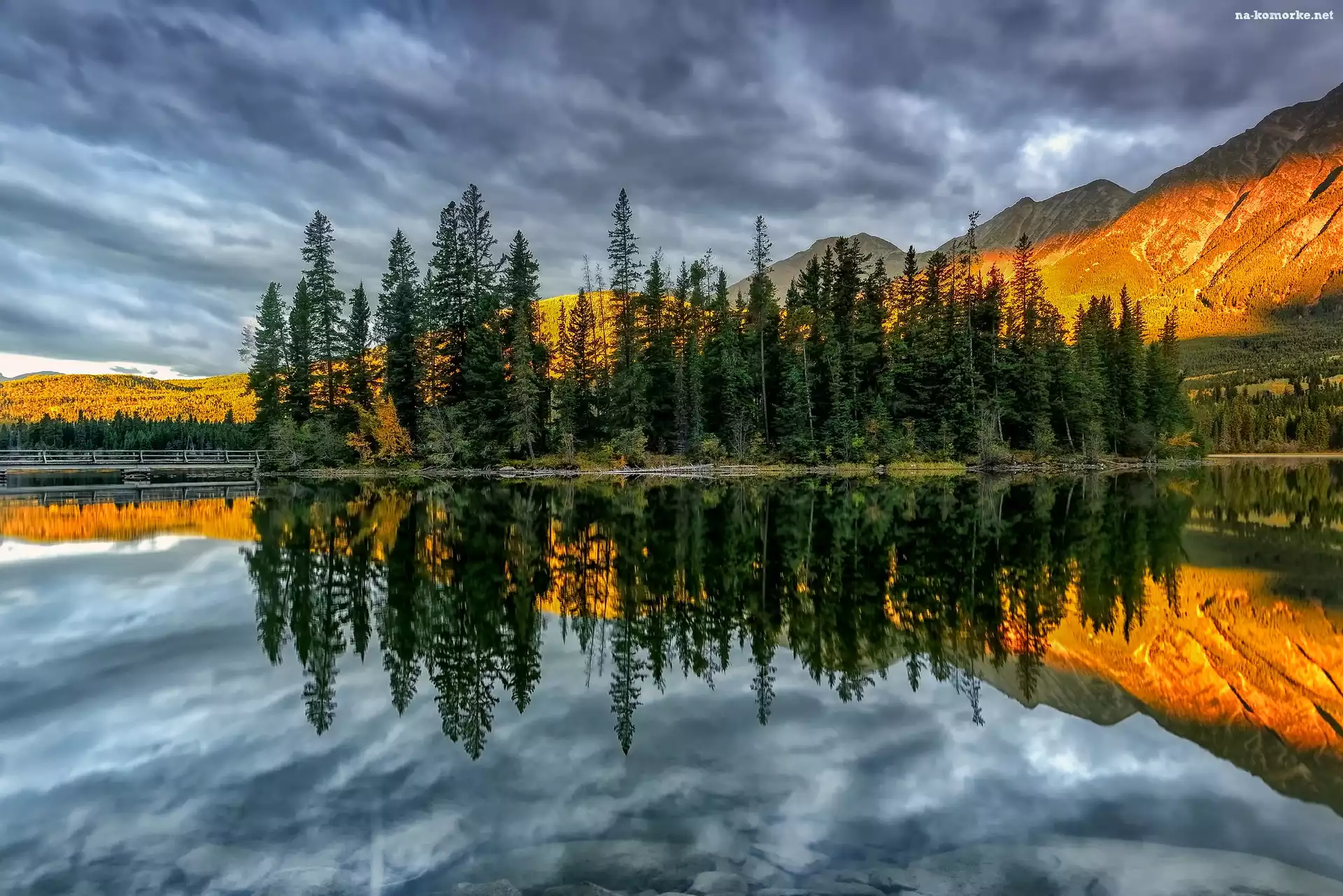 Chmury, Kanada, Jezioro Pyramid Lake, Drzewa, Góry, Park Narodowy Jasper