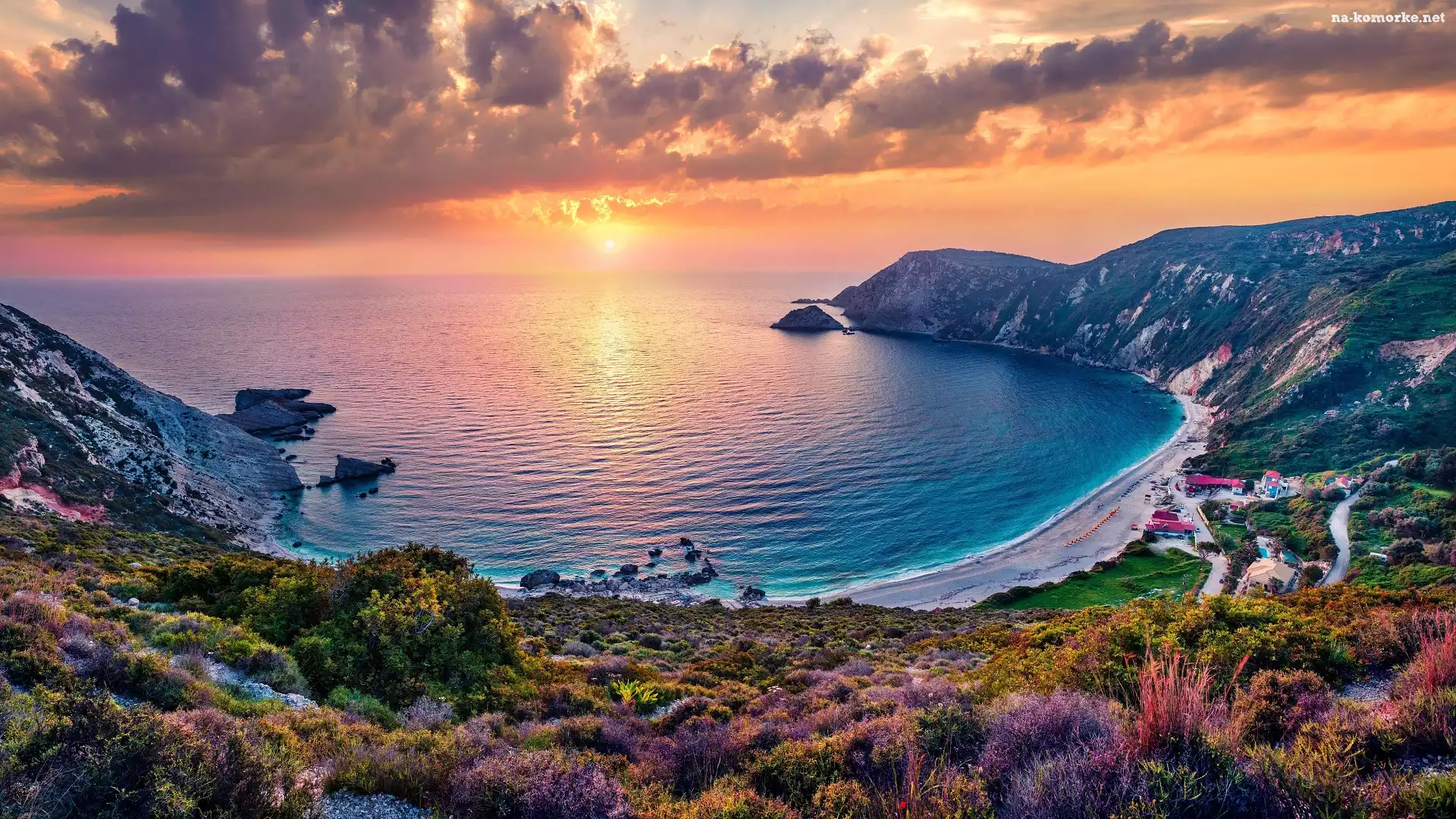 Petani Beach, Zachód słońca, Grecja, Góry, Plaża, Zatoka, Morze, Chmury, Wyspa Kefalonia