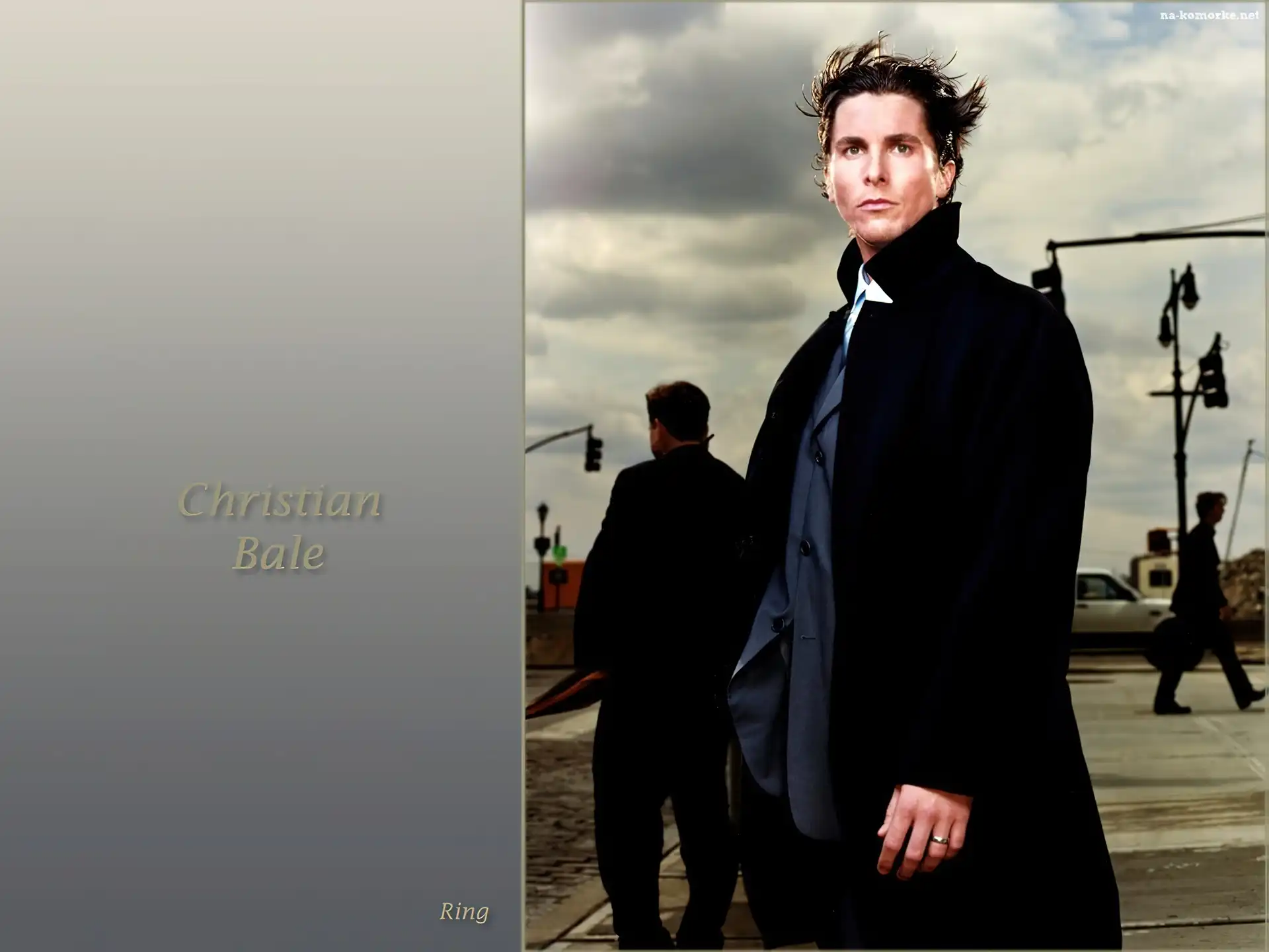 Christian Bale, czarny płaszcz