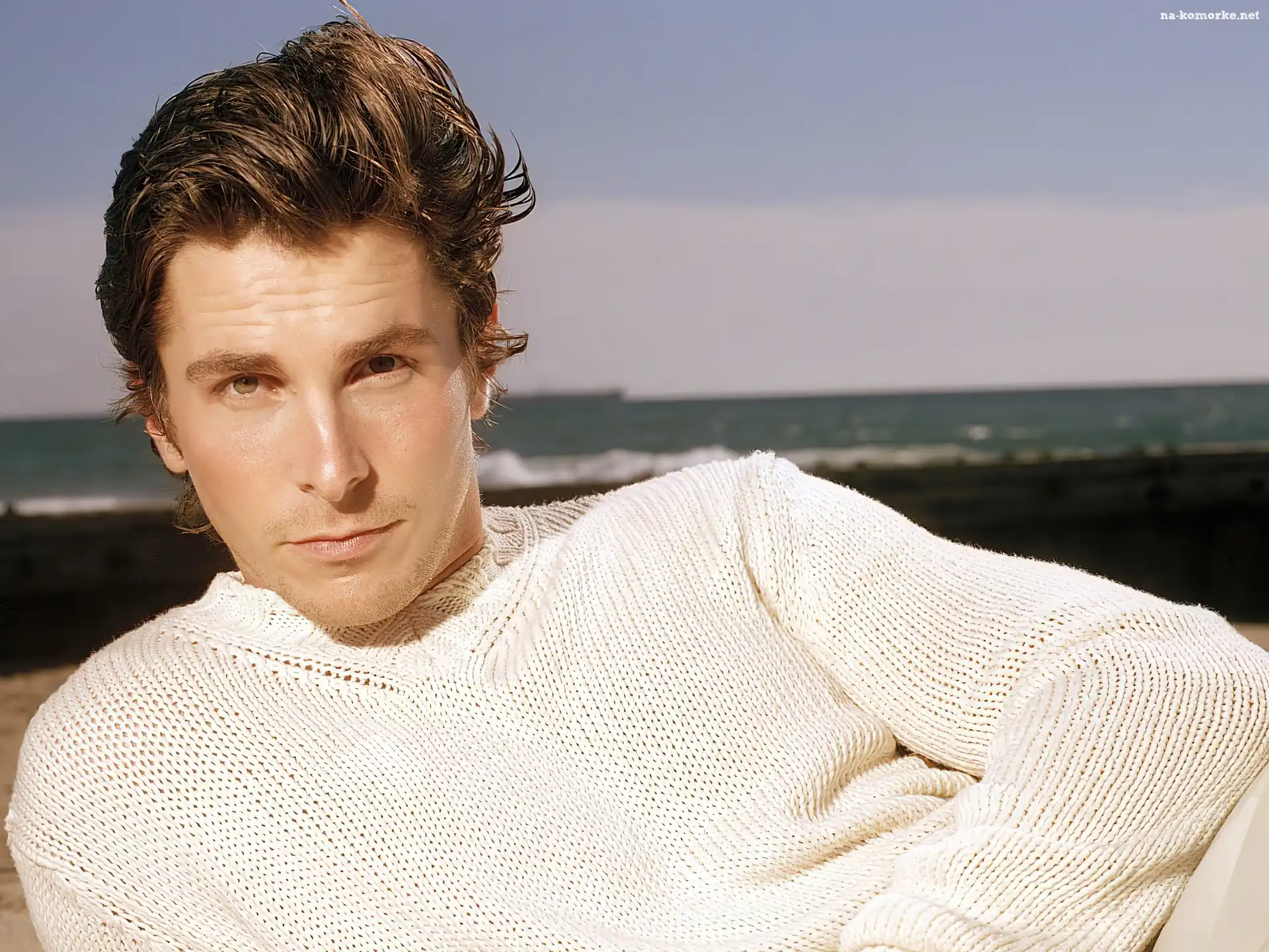 Christian Bale, jasny sweterek