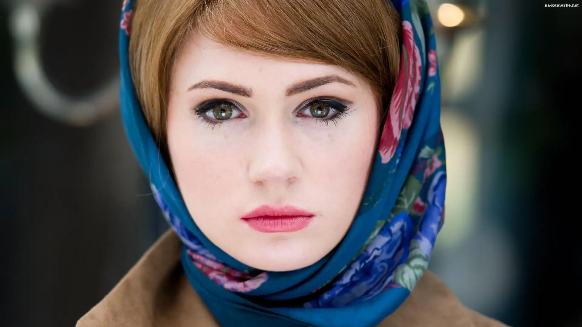 Chustka, Kobieta, Smutna, Aktorka, Karen Gillan