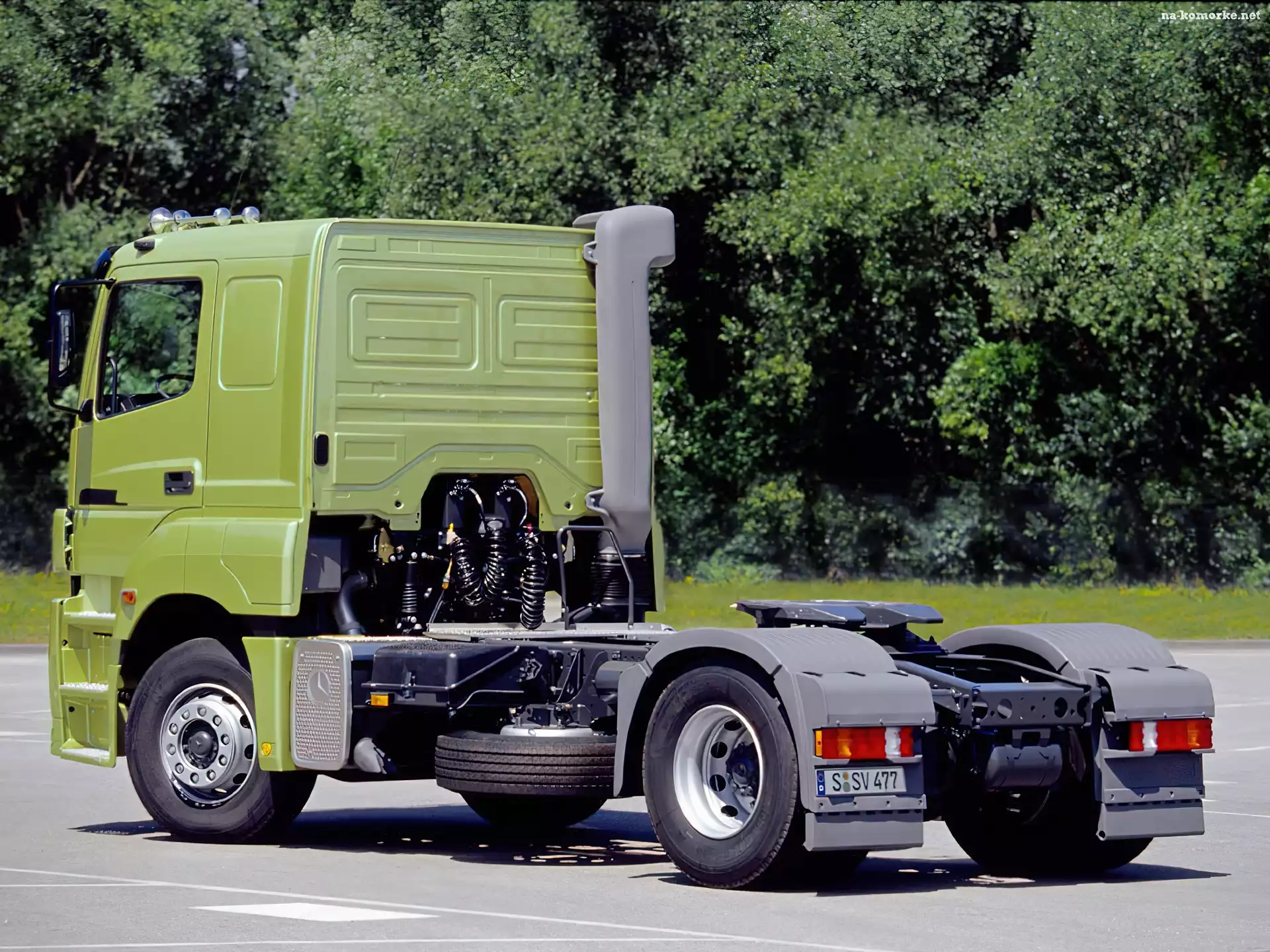Zielony CiÄ…gnik Mercedesa