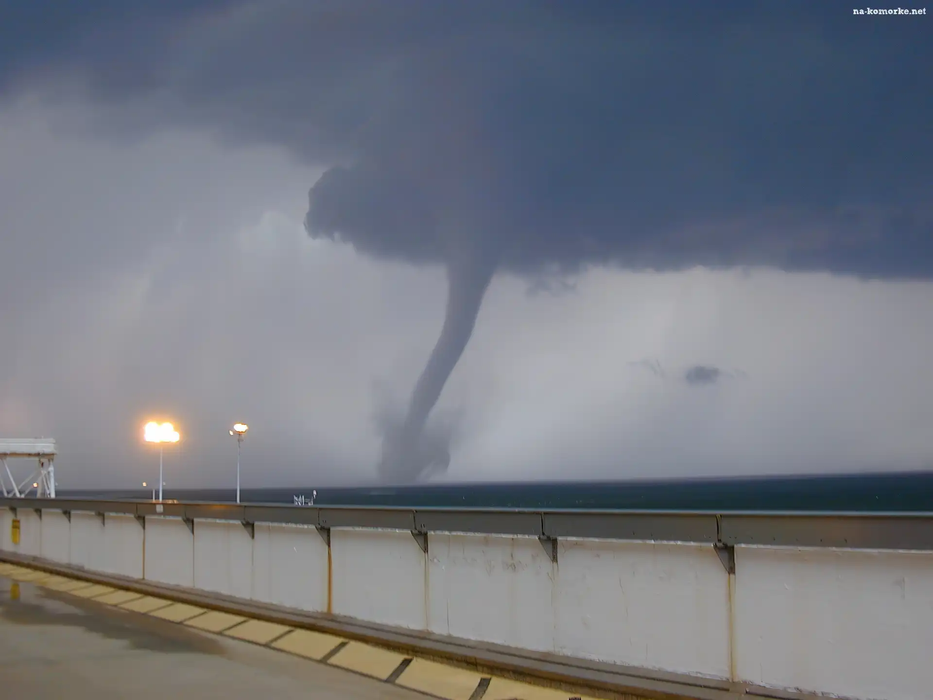 Tornado, Chmury, Ciemne