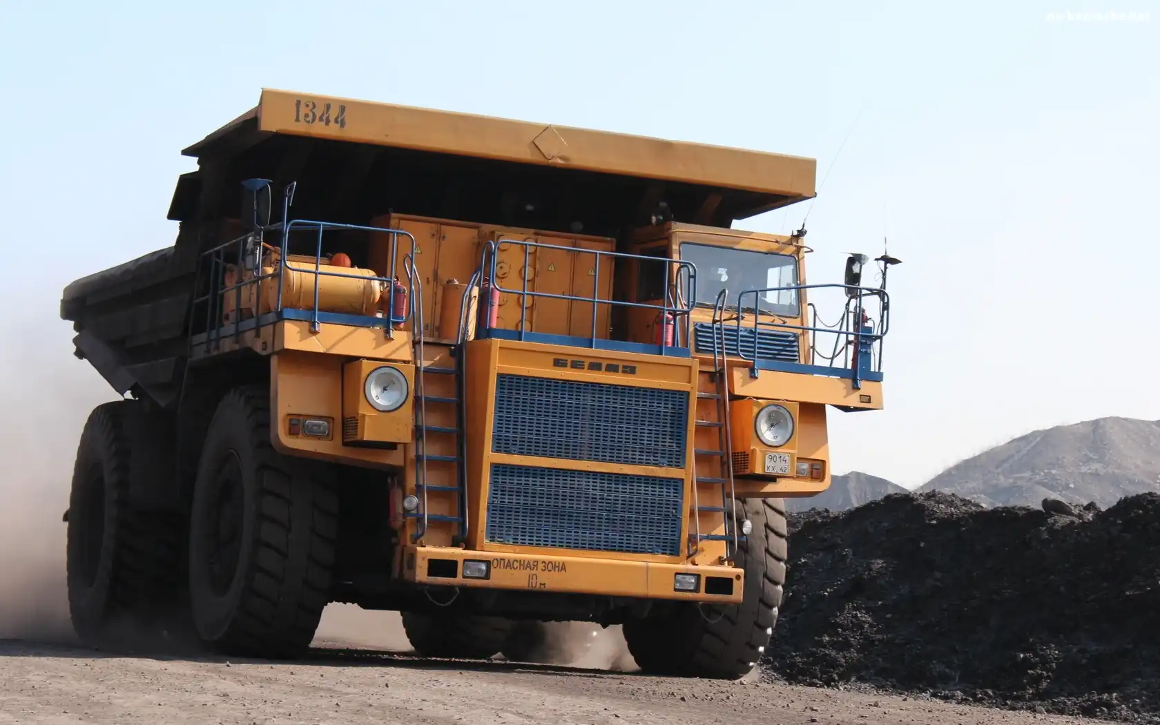 Ciężarówka, Pył, BelAZ 75710, Kamieniołom