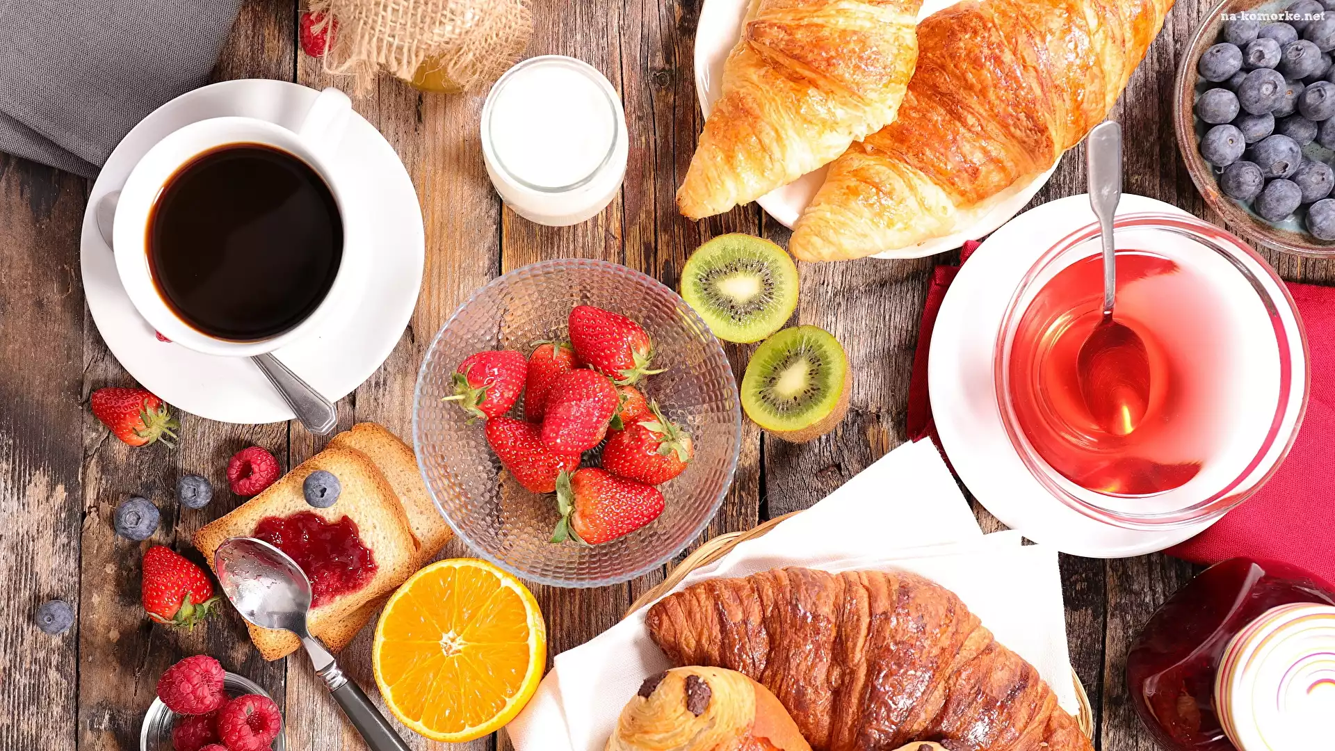 Croissanty, Kawa, Åšniadanie, Owoce, Rogaliki, Truskawki