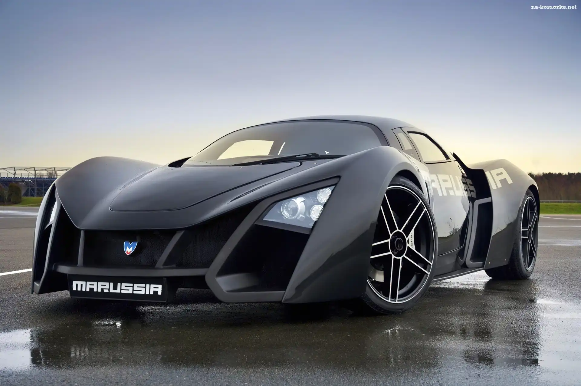Czarna, Reflektory, Marussia B2