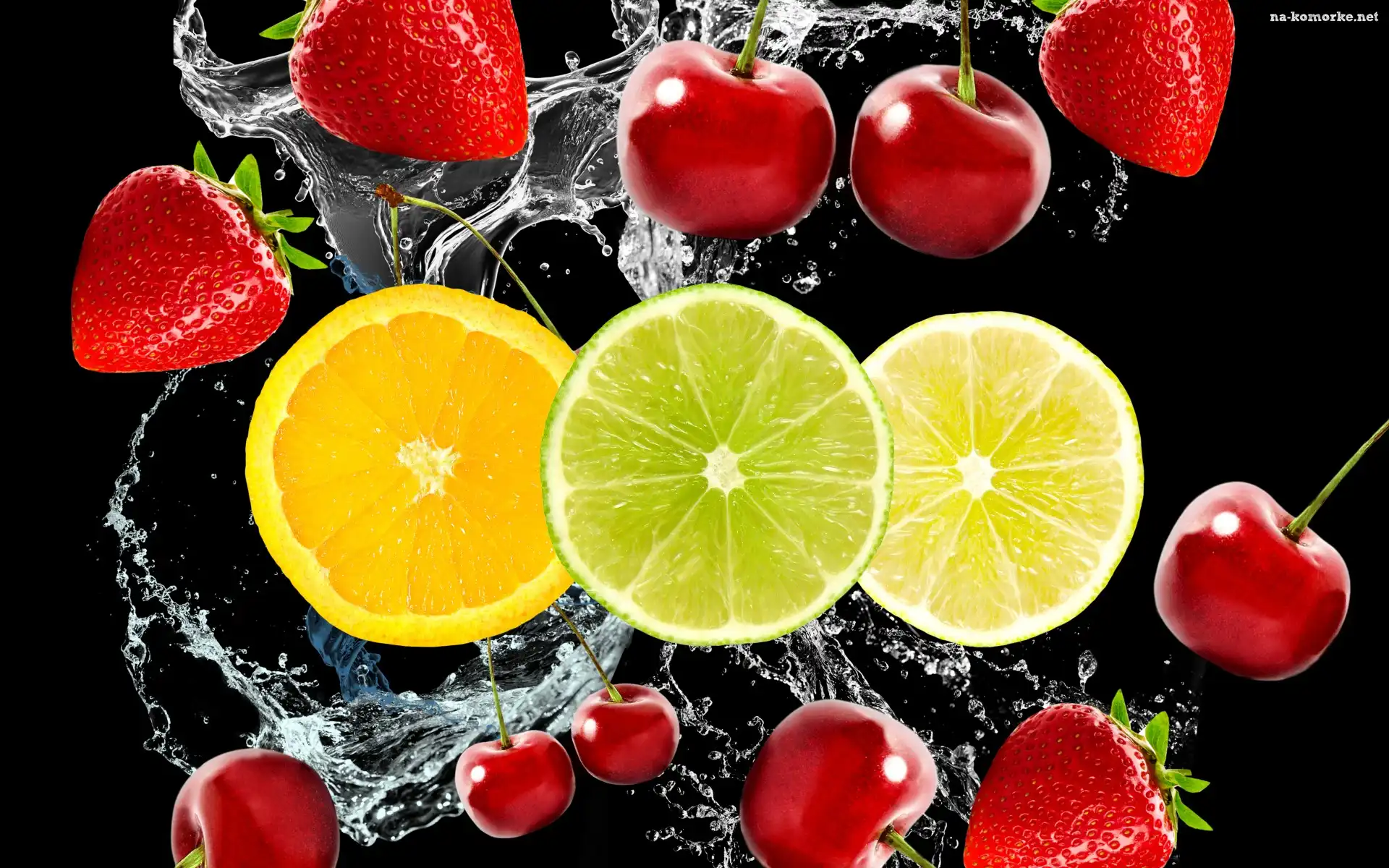 Owoce, Woda, Cytryna, Tło czarne, Pomarańcza, Limonka, Truskawki, Czereśnie