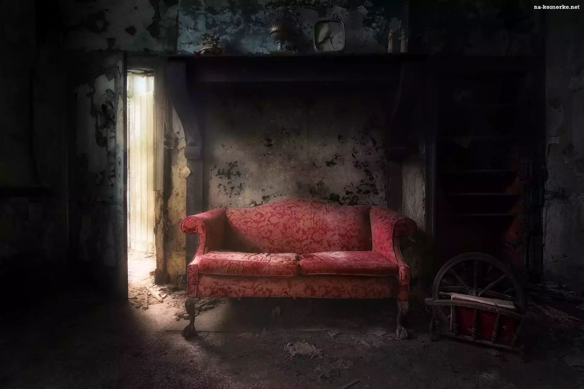 Czerwona, Sofa