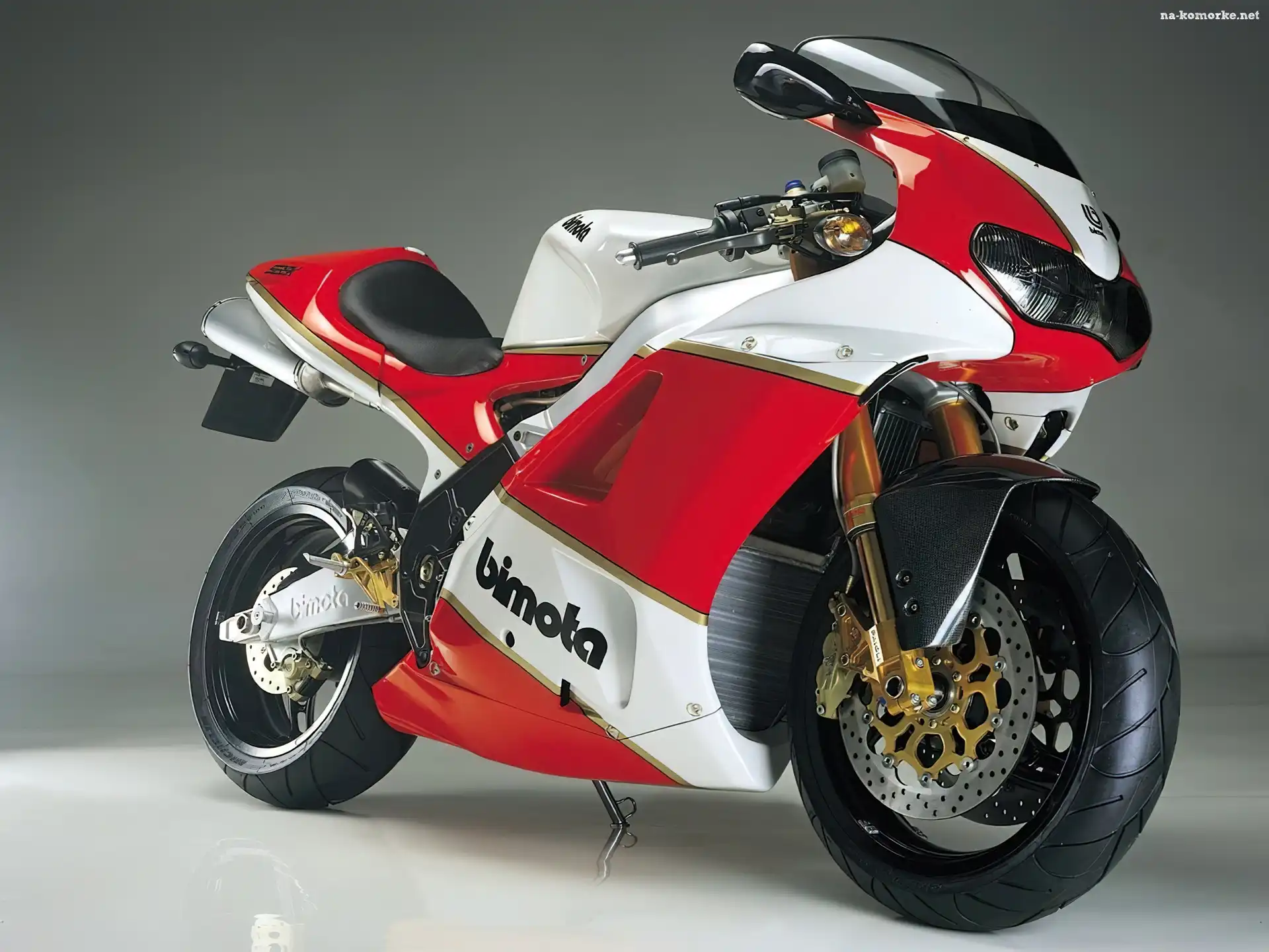 Czerwono-biały, Lusterka, Bimota, Opony