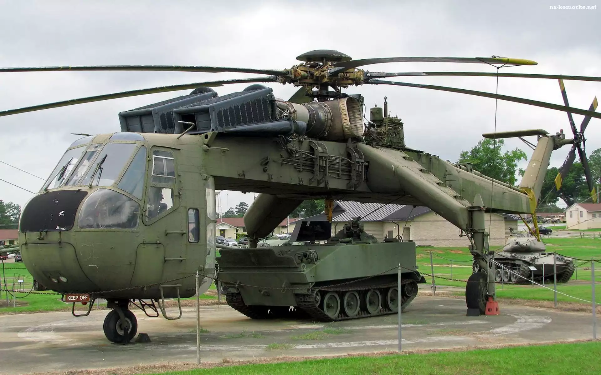 Czołgi, Plac, Pas, Helikopter