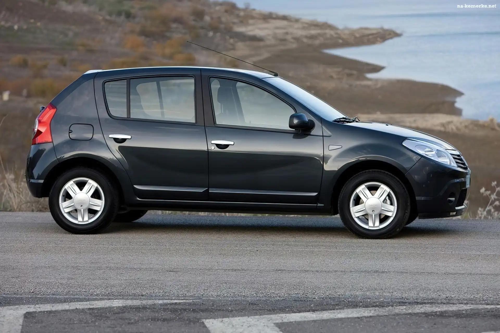 Dacia Sandero, Prawy, Profil