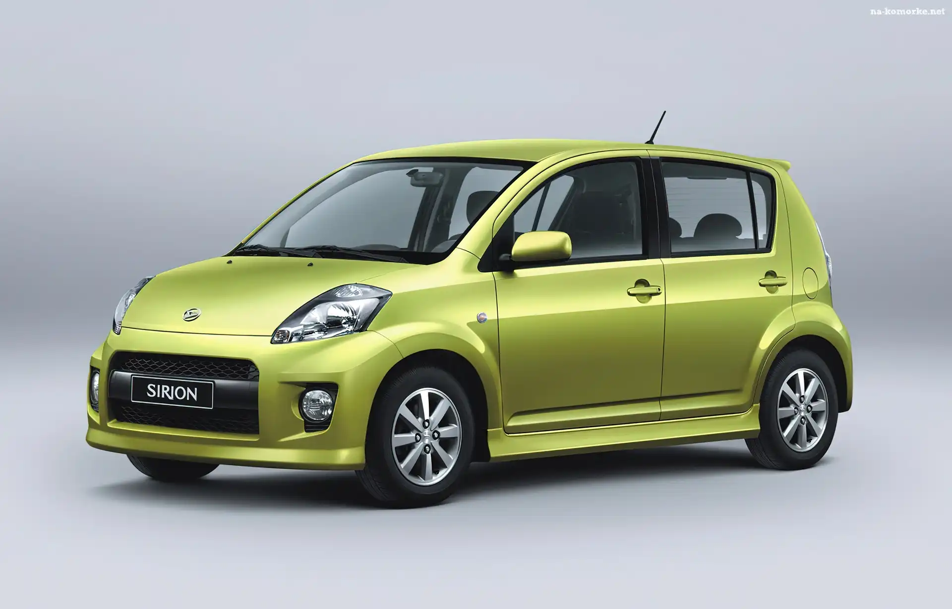 Daihatsu Sirion, Dachowy, Spojler